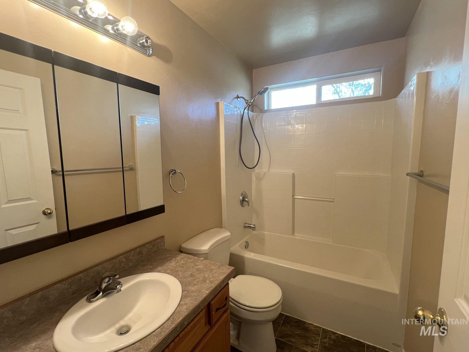 329 W Ave J, Jerome, Idaho 83338, 3 Bedrooms, 2 Bathrooms, Residential For Sale, Price $329,900, 98980657