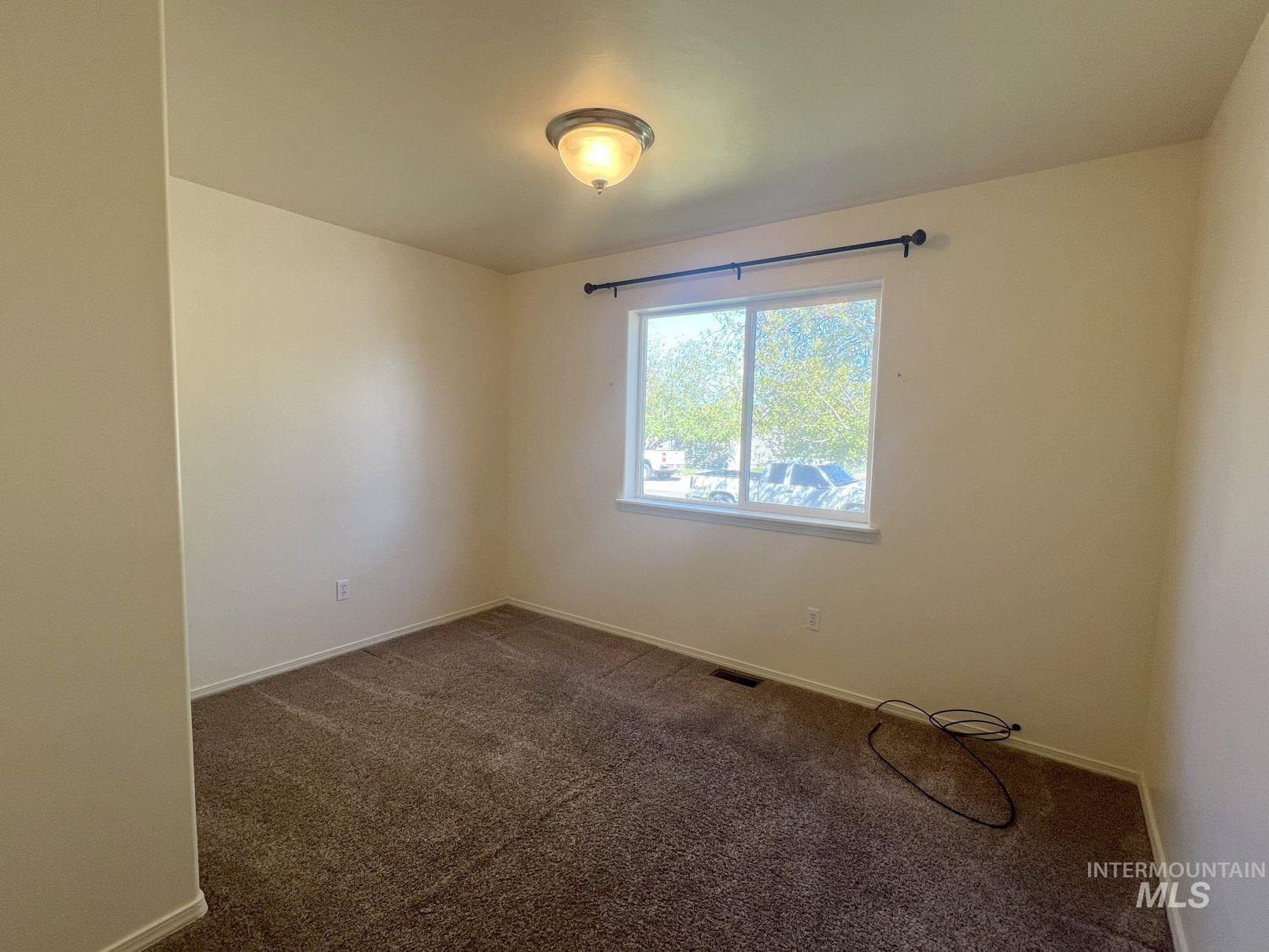 329 W Ave J, Jerome, Idaho 83338, 3 Bedrooms, 2 Bathrooms, Residential For Sale, Price $329,900, 98980657