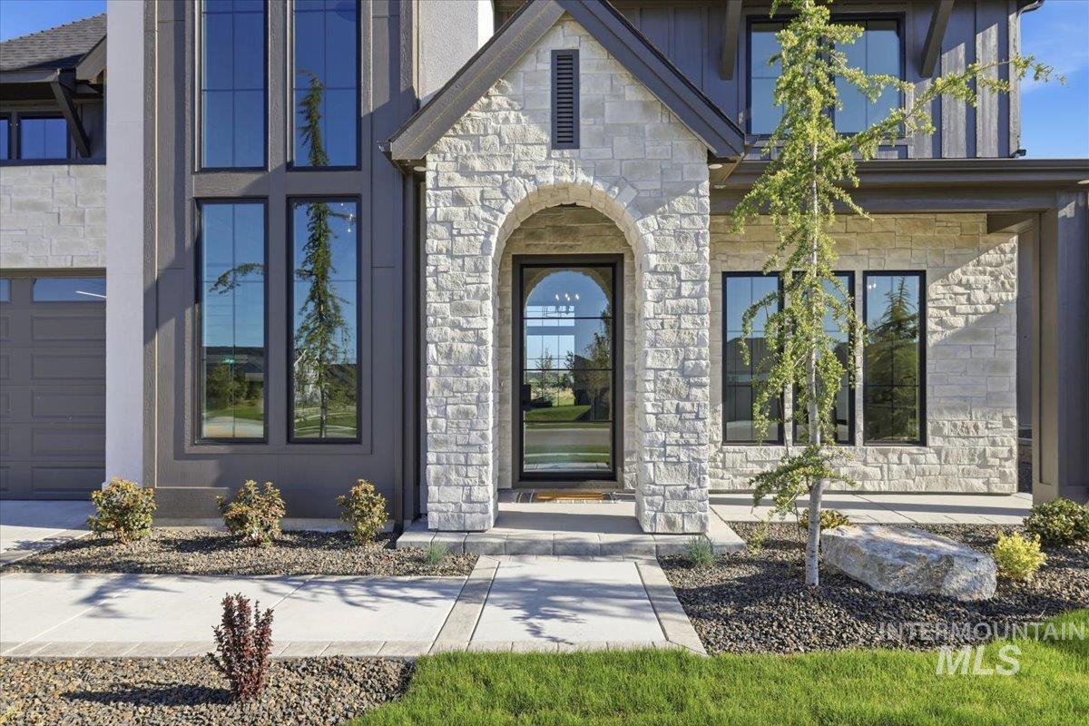 4930 W Braveheart, Eagle, Idaho 83616, 3 Bedrooms, 4 Bathrooms, Residential For Sale, Price $1,895,000,MLS 98980660