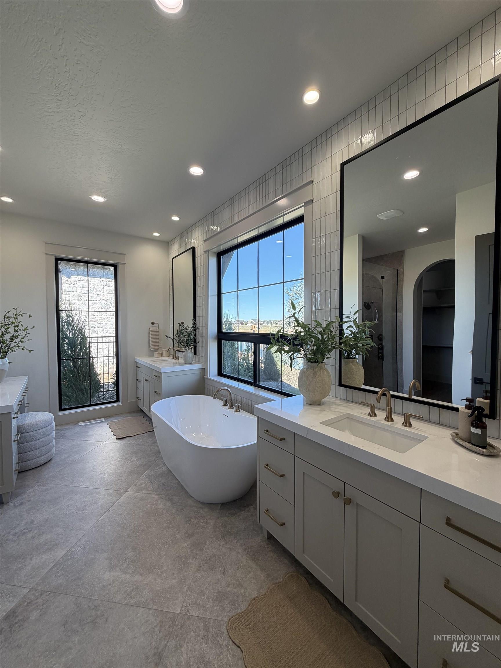 4930 W Braveheart, Eagle, Idaho 83616, 3 Bedrooms, 4 Bathrooms, Residential For Sale, Price $1,995,000,MLS 98980660