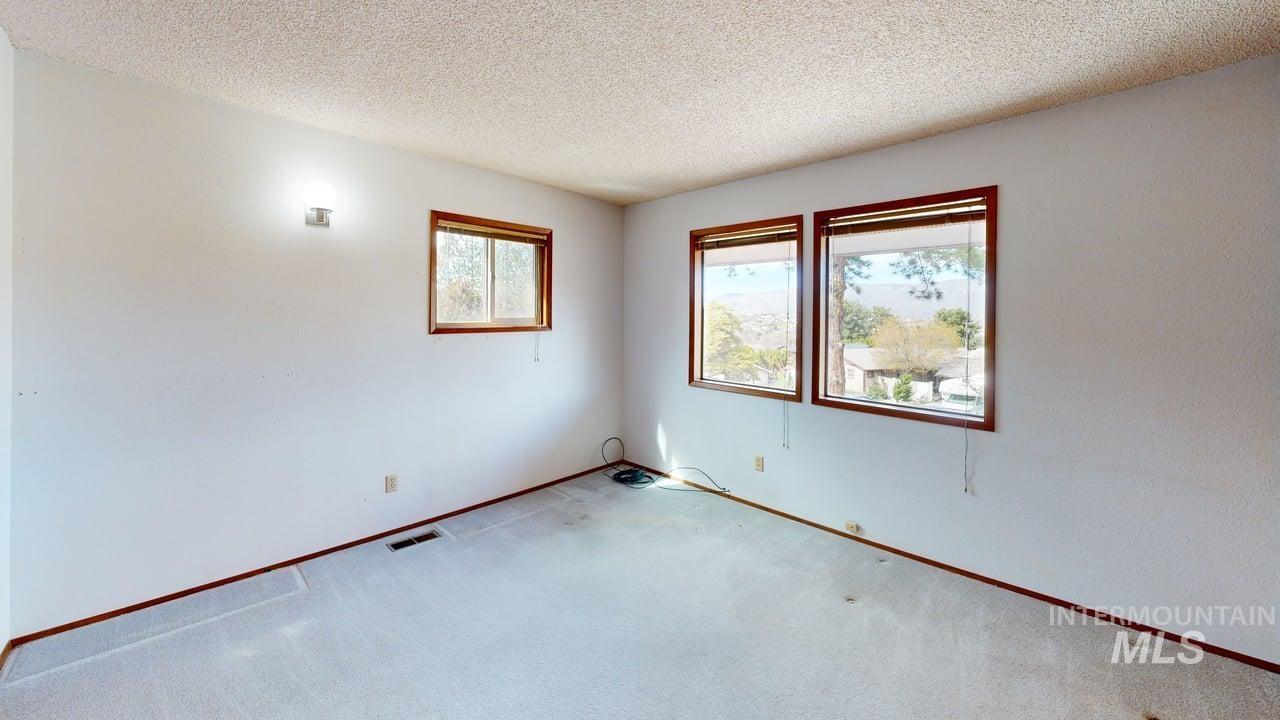 338 W Shiloh Drive, Lewiston, Idaho 83501, 4 Bedrooms, 2.5 Bathrooms, Residential For Sale, Price $448,000, 98980662