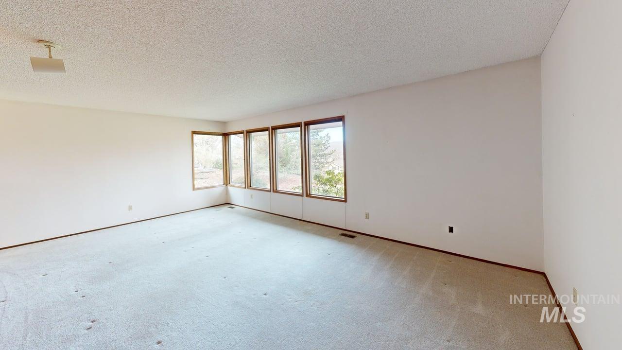 338 W Shiloh Drive, Lewiston, Idaho 83501, 4 Bedrooms, 2.5 Bathrooms, Residential For Sale, Price $448,000, 98980662