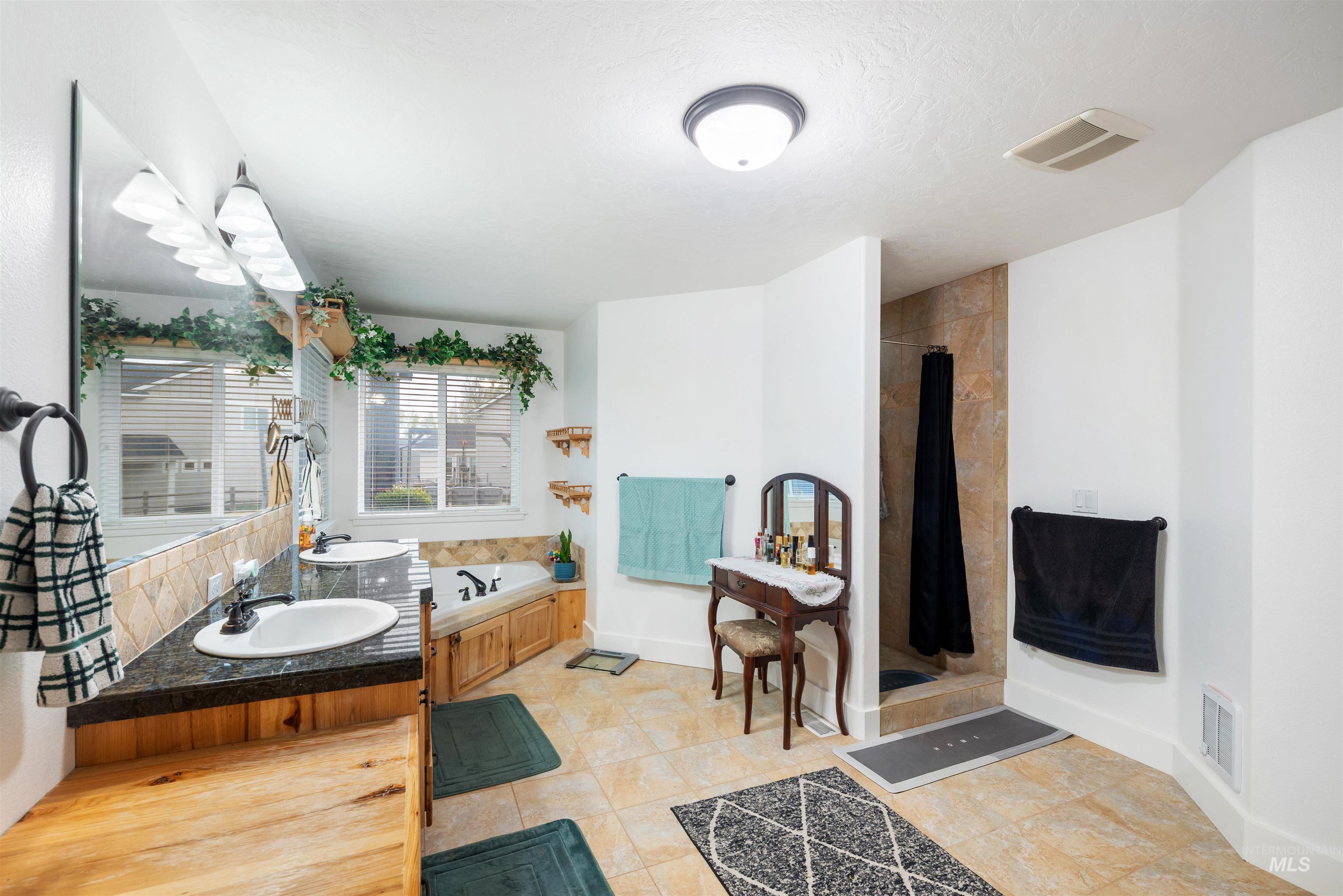23824 Breyer Rd, Caldwell, Idaho 83607, 3 Bedrooms, 2 Bathrooms, Residential For Sale, Price $1,175,000,MLS 98980664