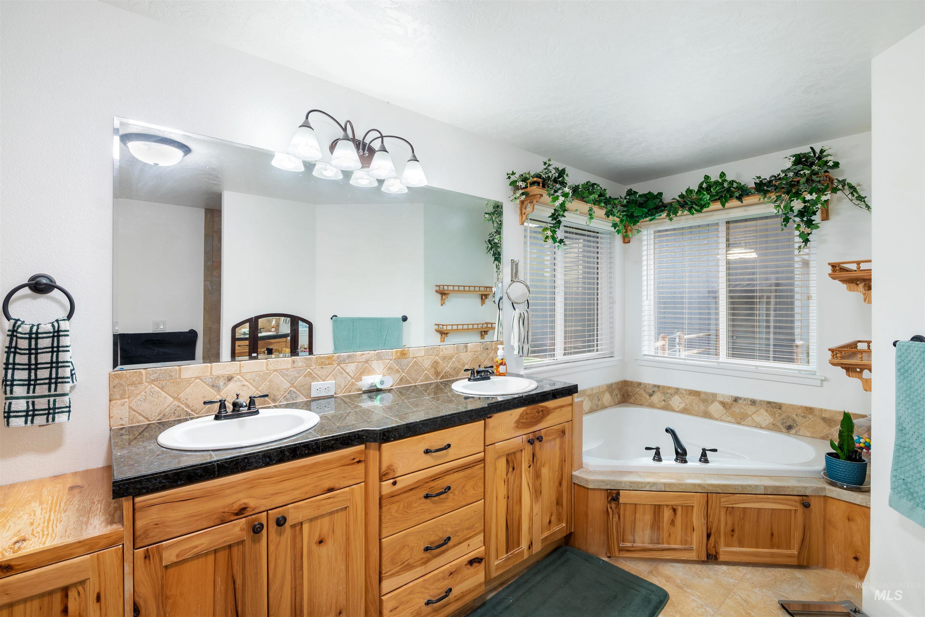 23824 Breyer Rd, Caldwell, Idaho 83607, 3 Bedrooms, 2 Bathrooms, Residential For Sale, Price $1,175,000,MLS 98980664