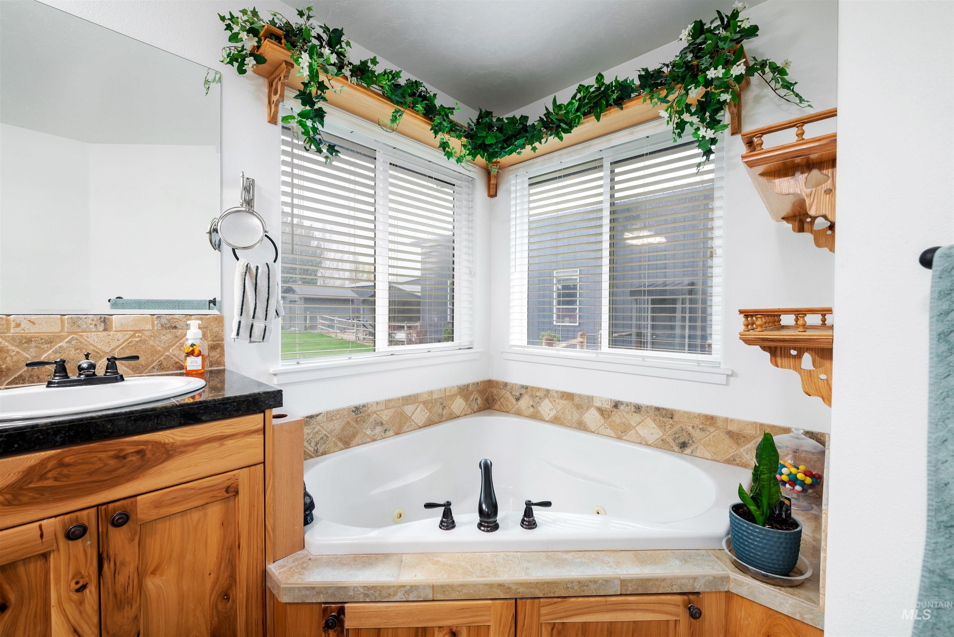 23824 Breyer Rd, Caldwell, Idaho 83607, 3 Bedrooms, 2 Bathrooms, Residential For Sale, Price $1,175,000,MLS 98980664