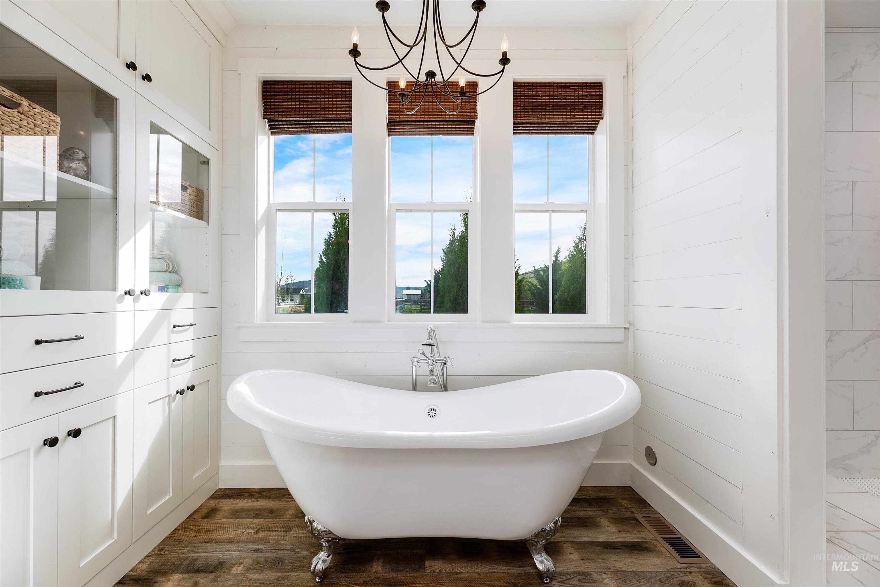 1800 Buttercup Lane, Emmett, Idaho 83617, 4 Bedrooms, 2.5 Bathrooms, Residential For Sale, Price $1,699,000,MLS 98980666