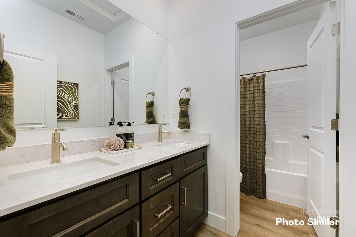 5467 E Victoria Falls Dr, Nampa, Idaho 83686, 4 Bedrooms, 3 Bathrooms, Residential For Sale, Price $575,400,MLS 98980672