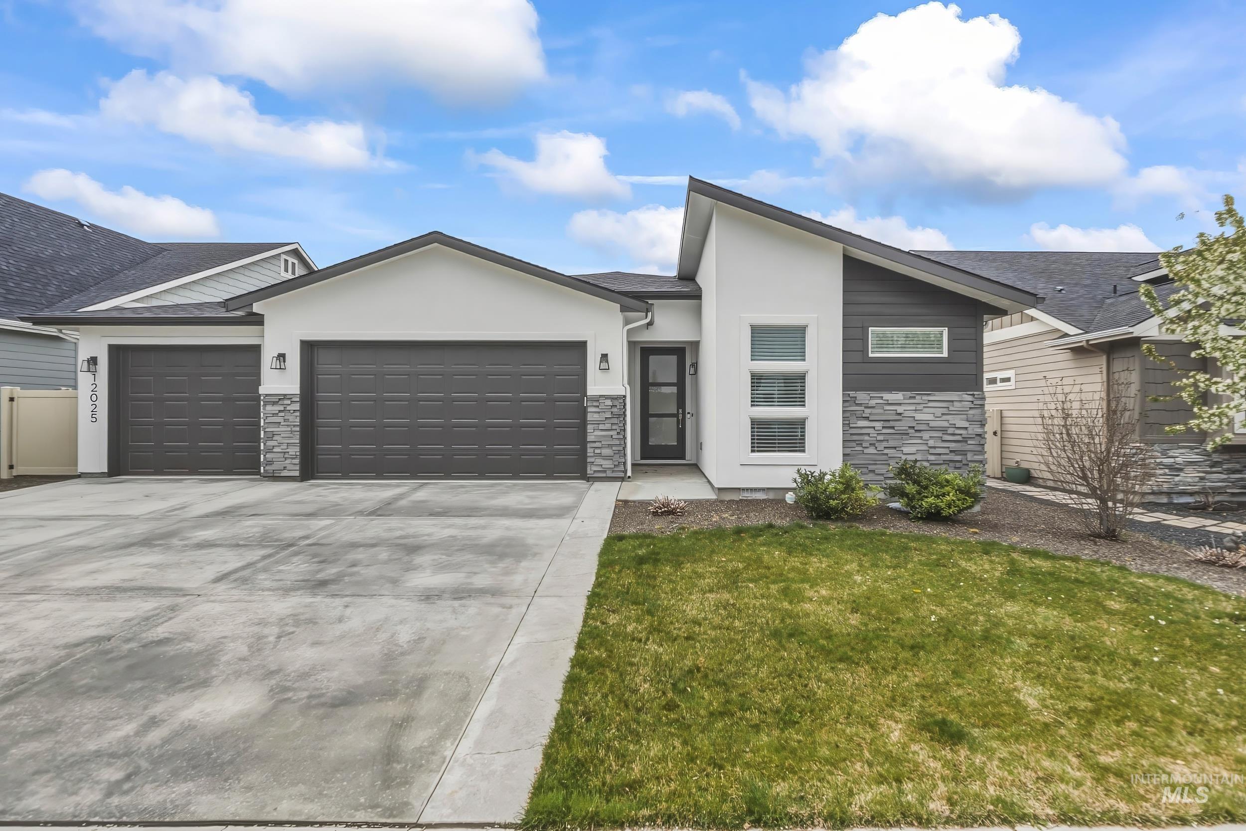 12025 W Endsley St., Star, Idaho 83669, 3 Bedrooms, 2 Bathrooms, Residential For Sale, Price $509,999,MLS 98980675