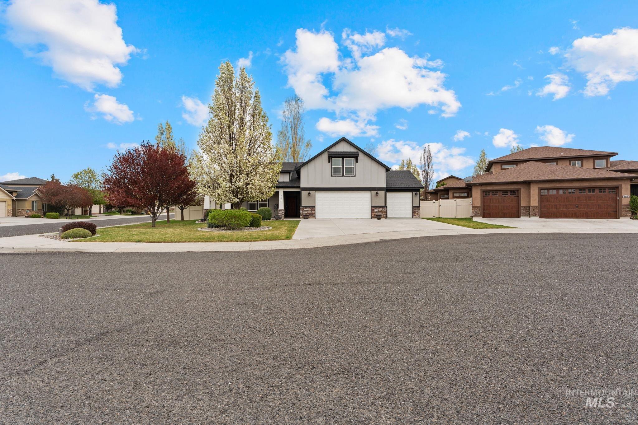 2221 Canyon Trail Way, Twin Falls, Idaho 83301-5412, 4 Bedrooms, 3 Bathrooms, Residential For Sale, Price $564,900,MLS 98980677