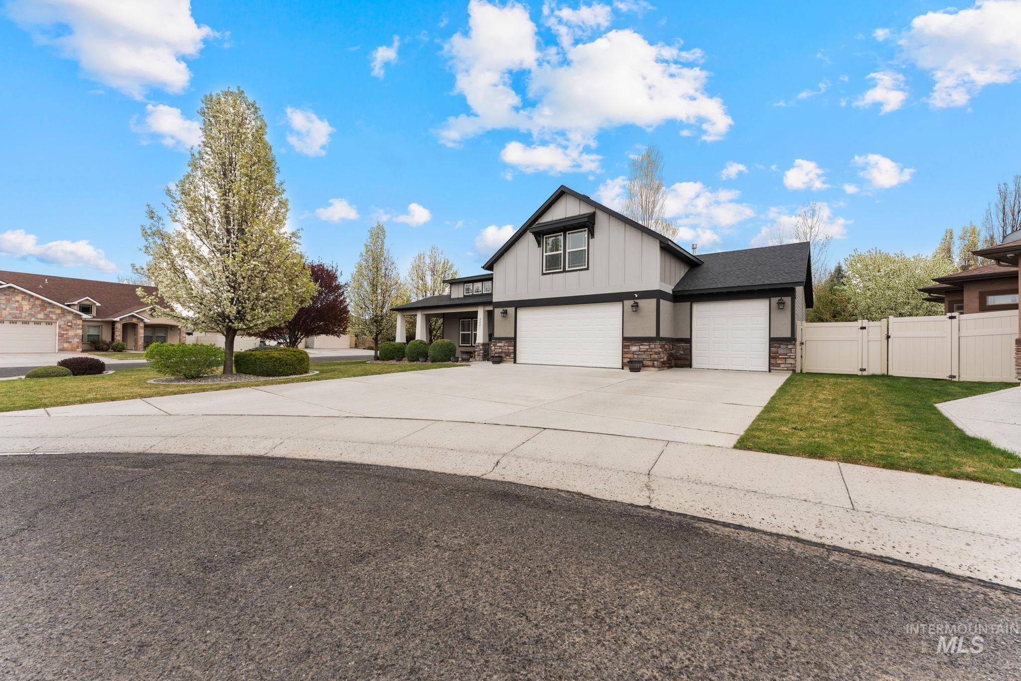 2221 Canyon Trail Way, Twin Falls, Idaho 83301-5412, 4 Bedrooms, 3 Bathrooms, Residential For Sale, Price $564,900,MLS 98980677