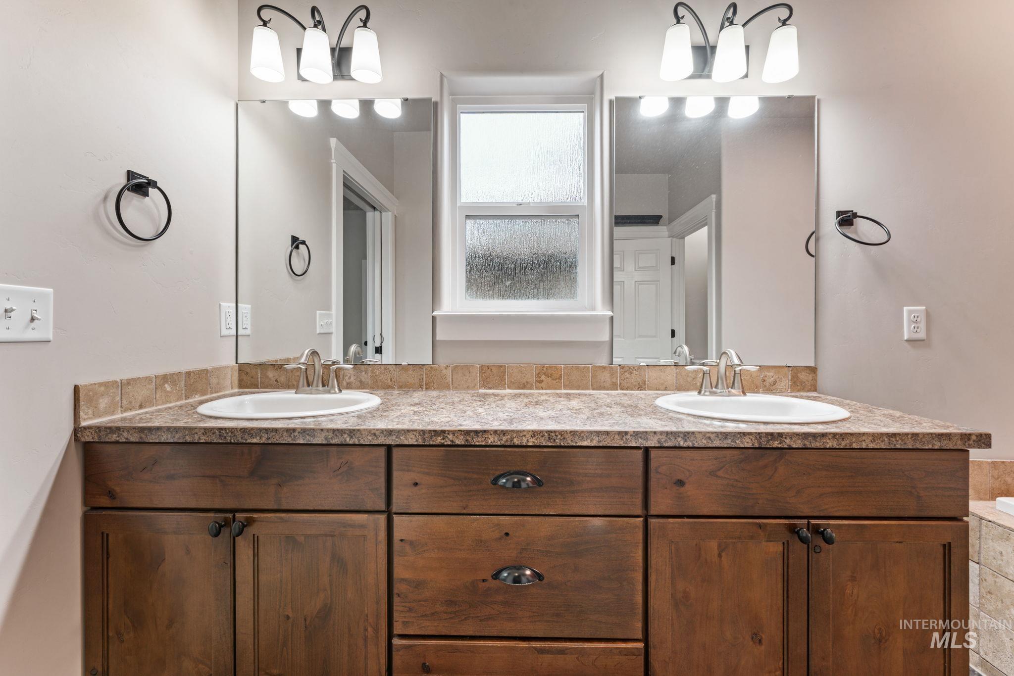 2221 Canyon Trail Way, Twin Falls, Idaho 83301-5412, 4 Bedrooms, 3 Bathrooms, Residential For Sale, Price $564,900,MLS 98980677