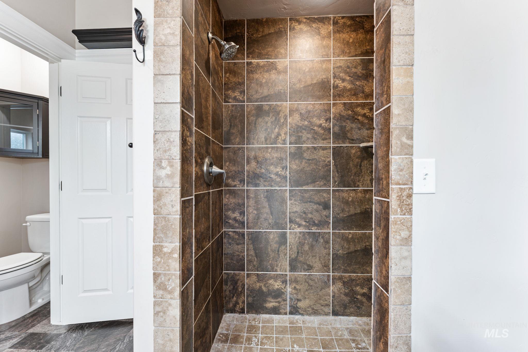 2221 Canyon Trail Way, Twin Falls, Idaho 83301-5412, 4 Bedrooms, 3 Bathrooms, Residential For Sale, Price $564,900,MLS 98980677