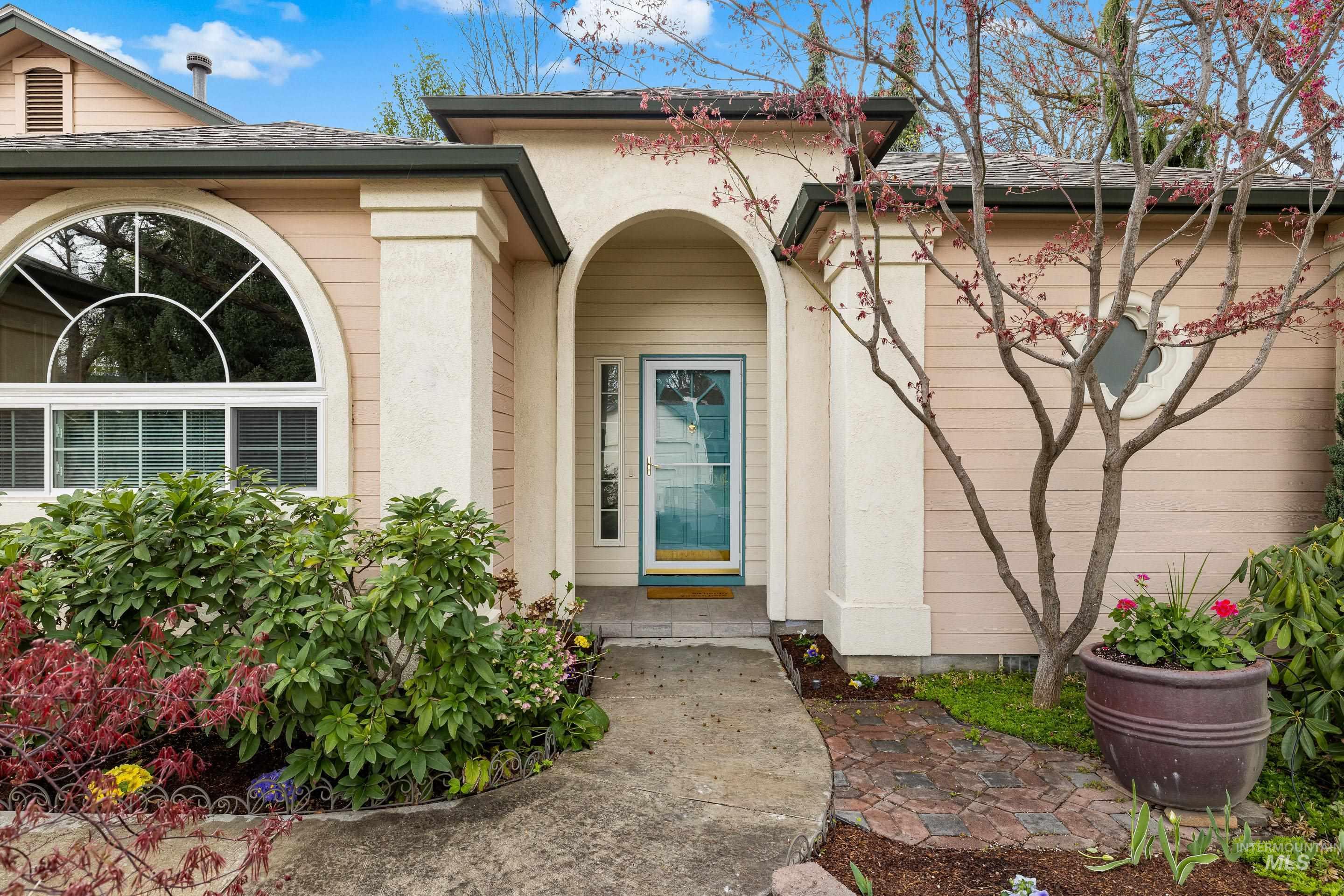 5583 W Harborcove Ln, Boise, Idaho 83703, 2 Bedrooms, 2 Bathrooms, Residential For Sale, Price $499,000,MLS 98980678