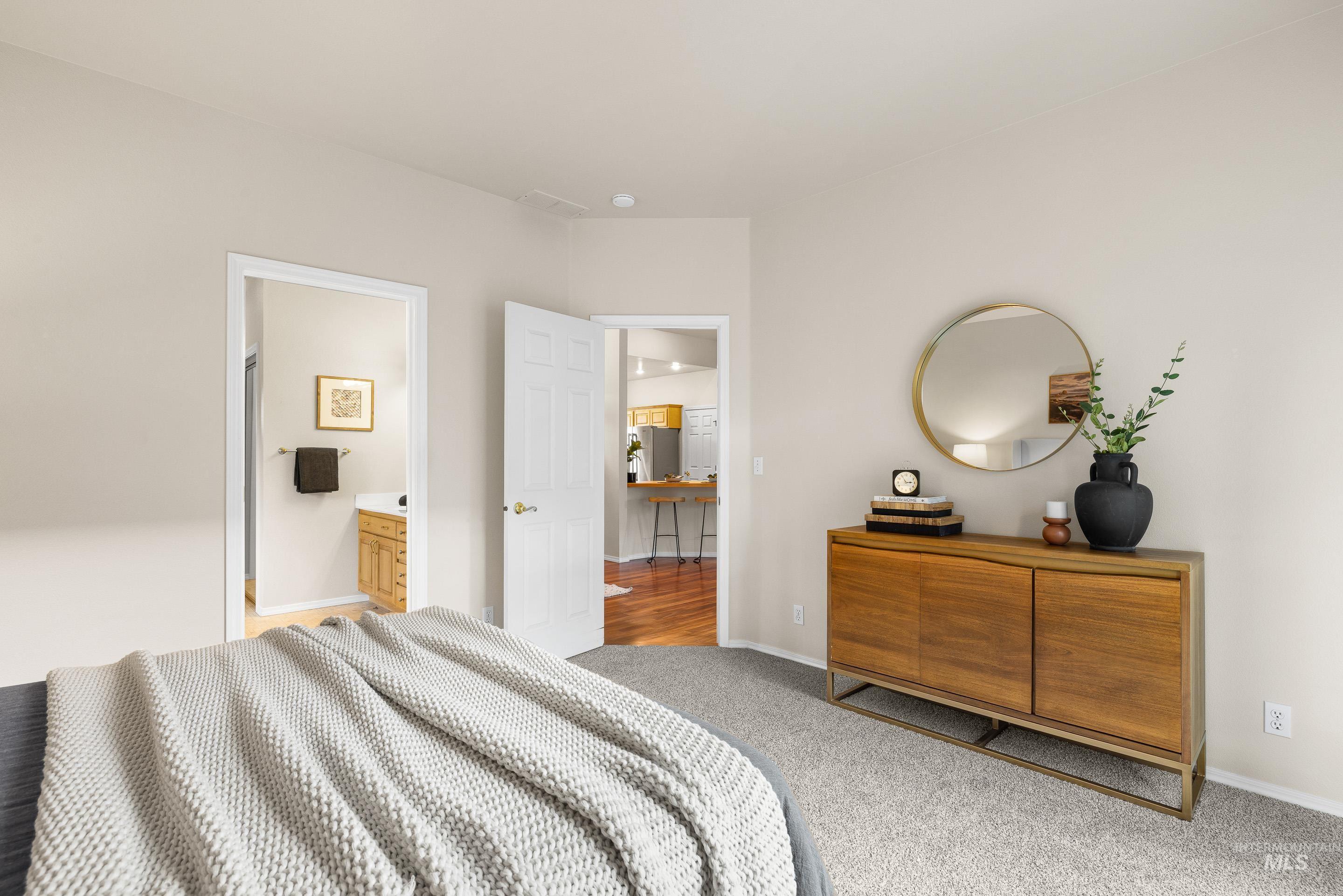 5583 W Harborcove Ln, Boise, Idaho 83703, 2 Bedrooms, 2 Bathrooms, Residential For Sale, Price $499,000,MLS 98980678