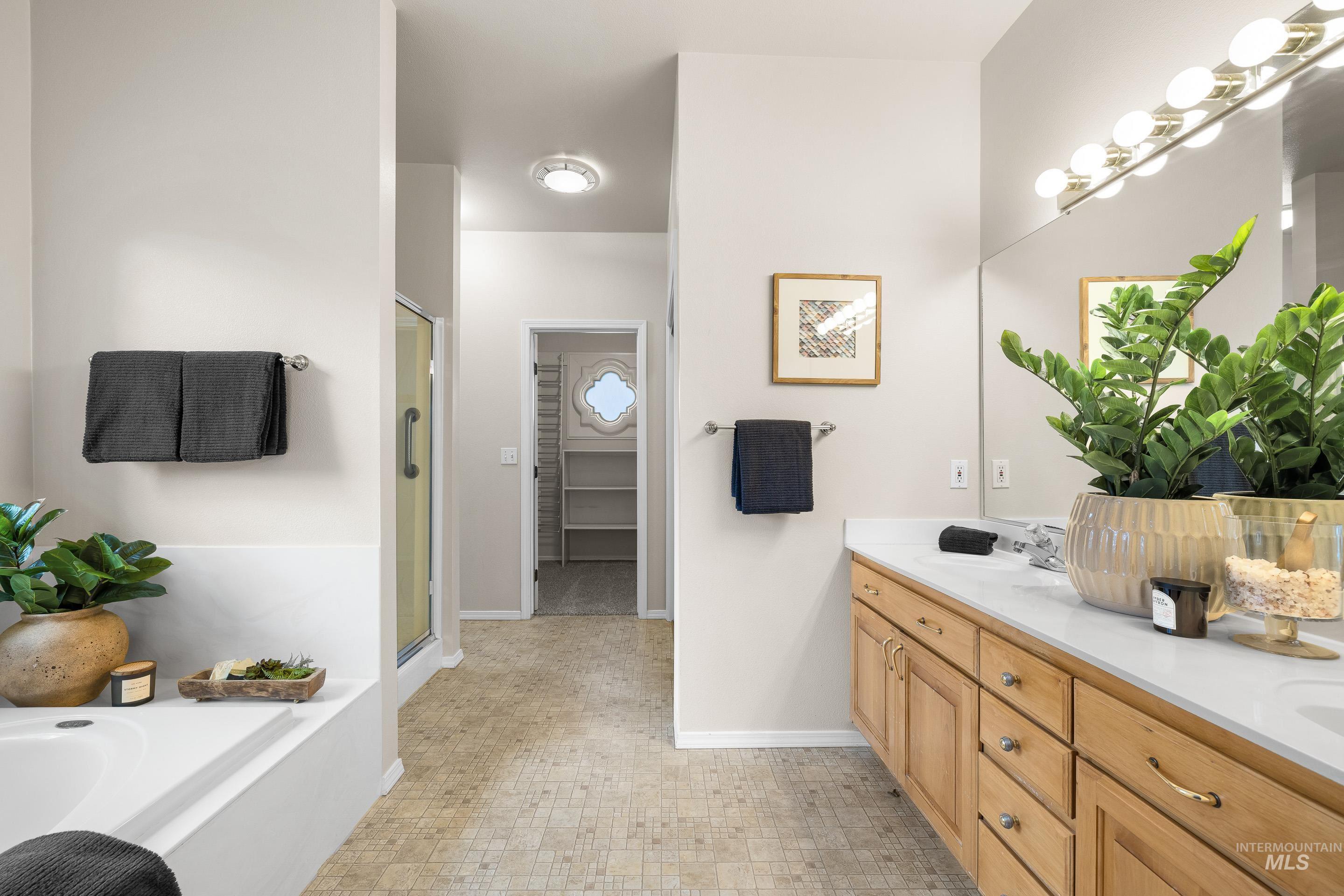 5583 W Harborcove Ln, Boise, Idaho 83703, 2 Bedrooms, 2 Bathrooms, Residential For Sale, Price $499,000,MLS 98980678