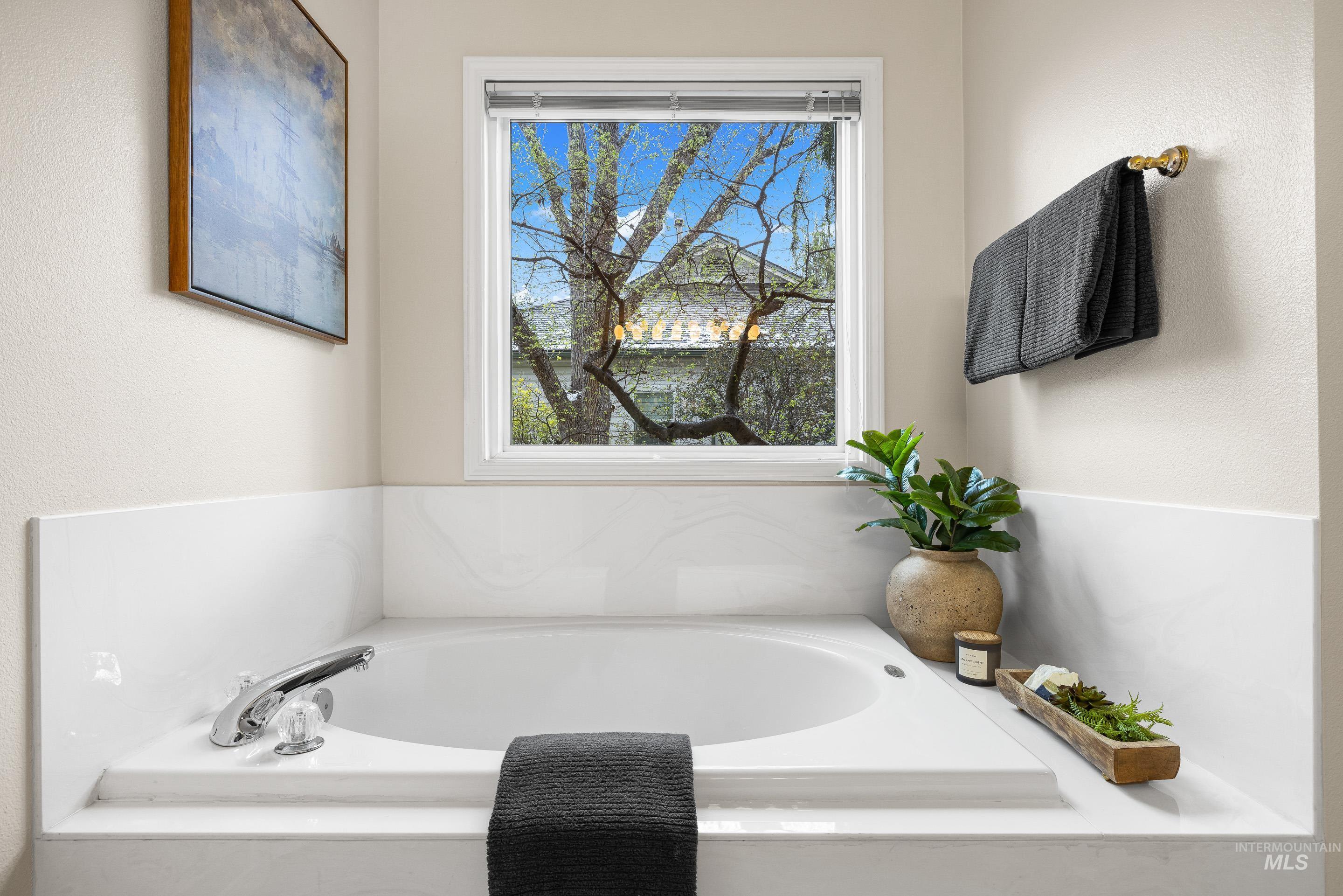 5583 W Harborcove Ln, Boise, Idaho 83703, 2 Bedrooms, 2 Bathrooms, Residential For Sale, Price $499,000,MLS 98980678