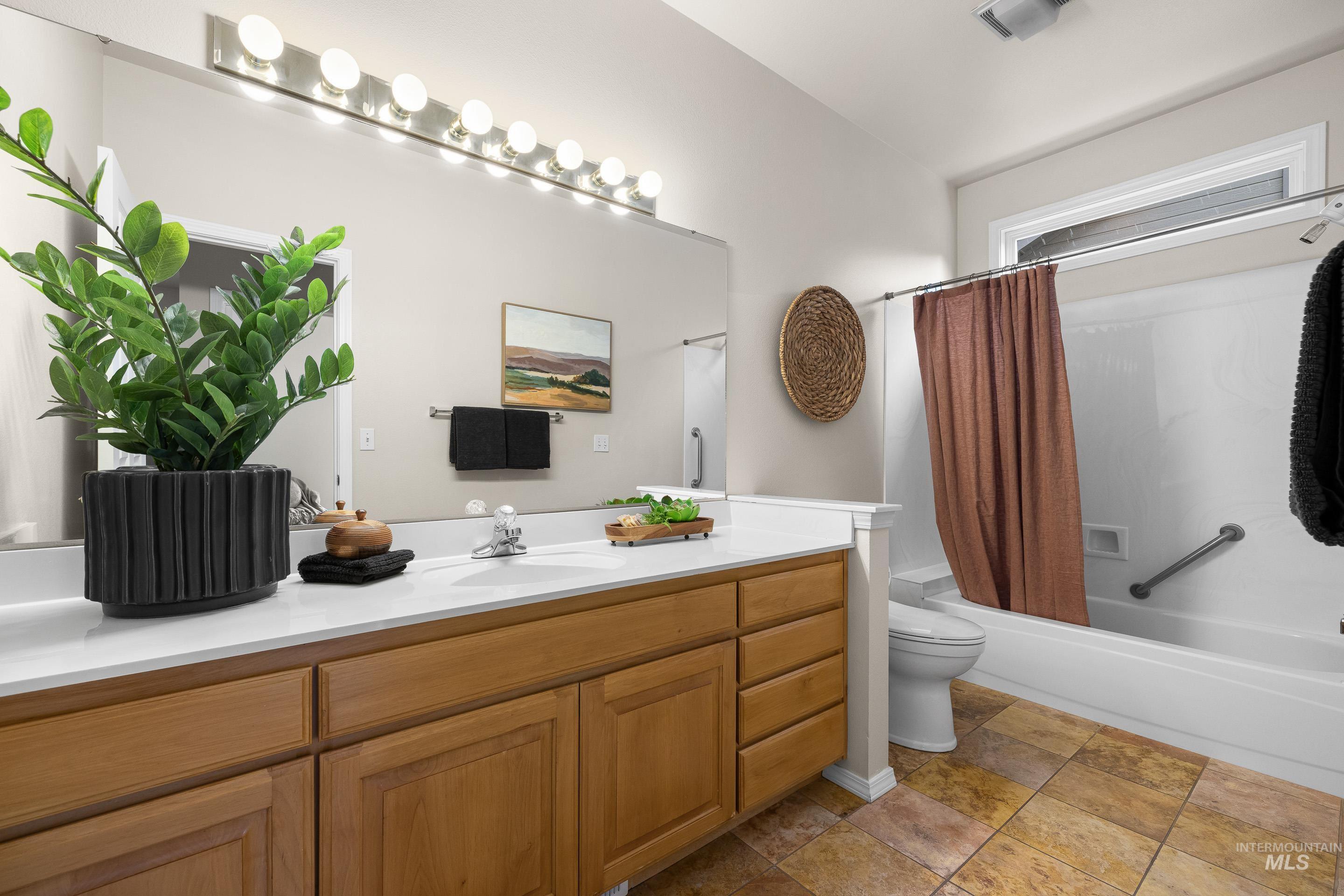 5583 W Harborcove Ln, Boise, Idaho 83703, 2 Bedrooms, 2 Bathrooms, Residential For Sale, Price $499,000,MLS 98980678