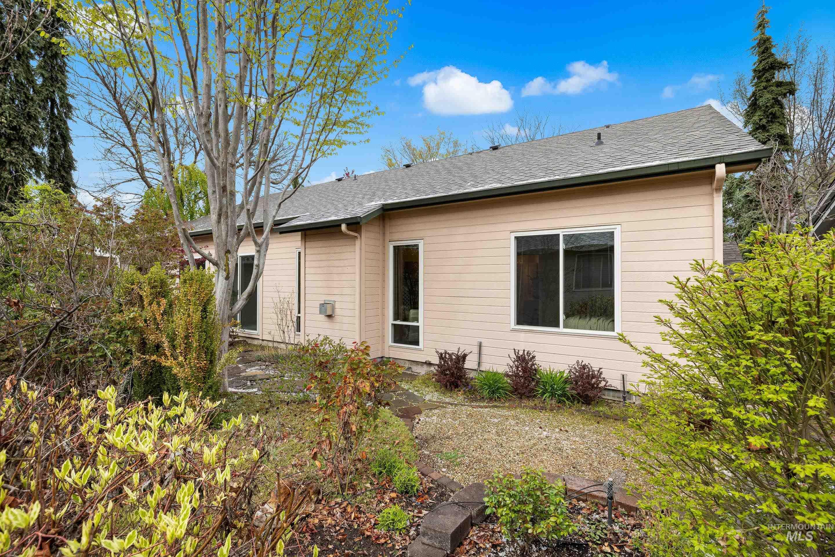 5583 W Harborcove Ln, Boise, Idaho 83703, 2 Bedrooms, 2 Bathrooms, Residential For Sale, Price $499,000,MLS 98980678