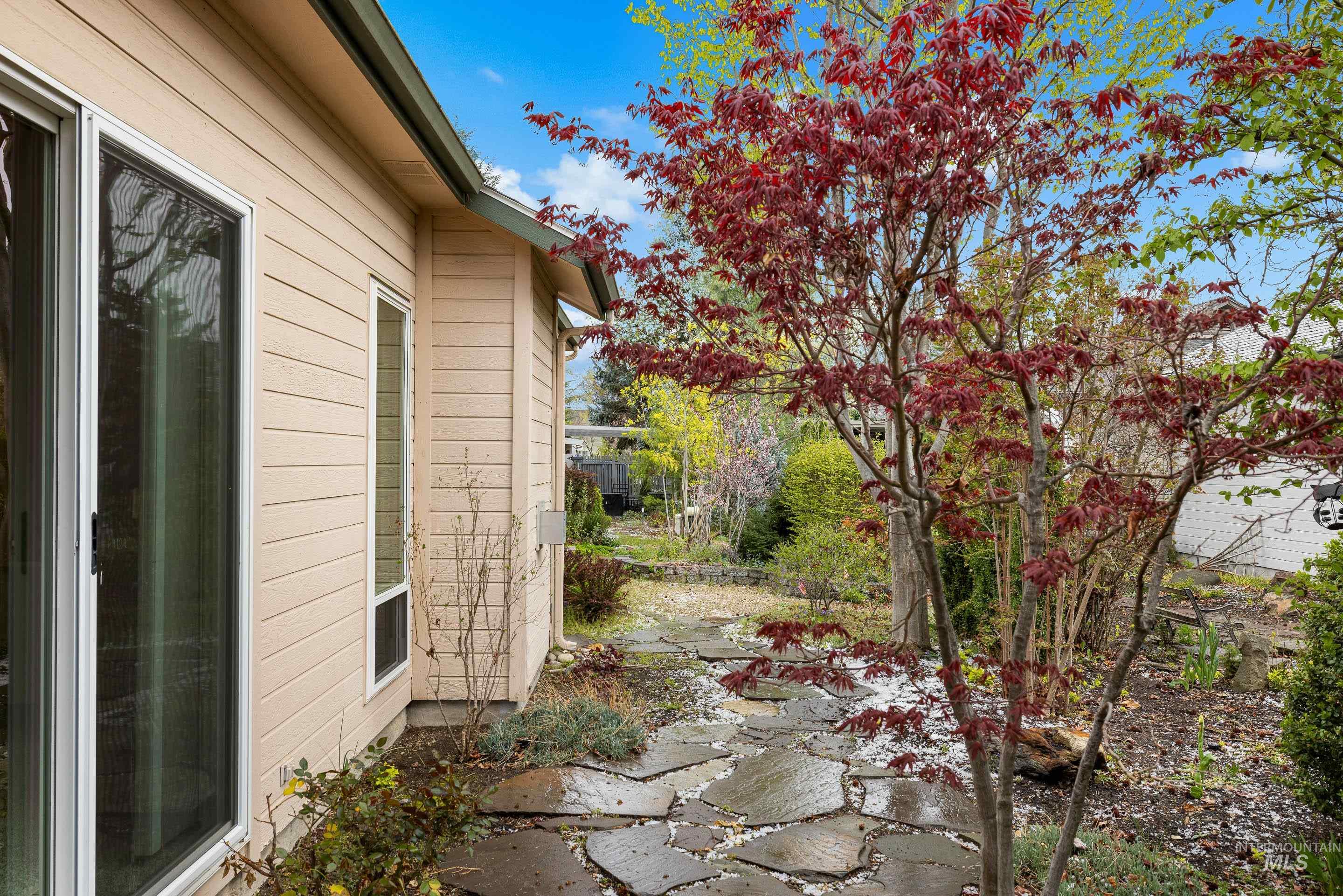 5583 W Harborcove Ln, Boise, Idaho 83703, 2 Bedrooms, 2 Bathrooms, Residential For Sale, Price $499,000,MLS 98980678