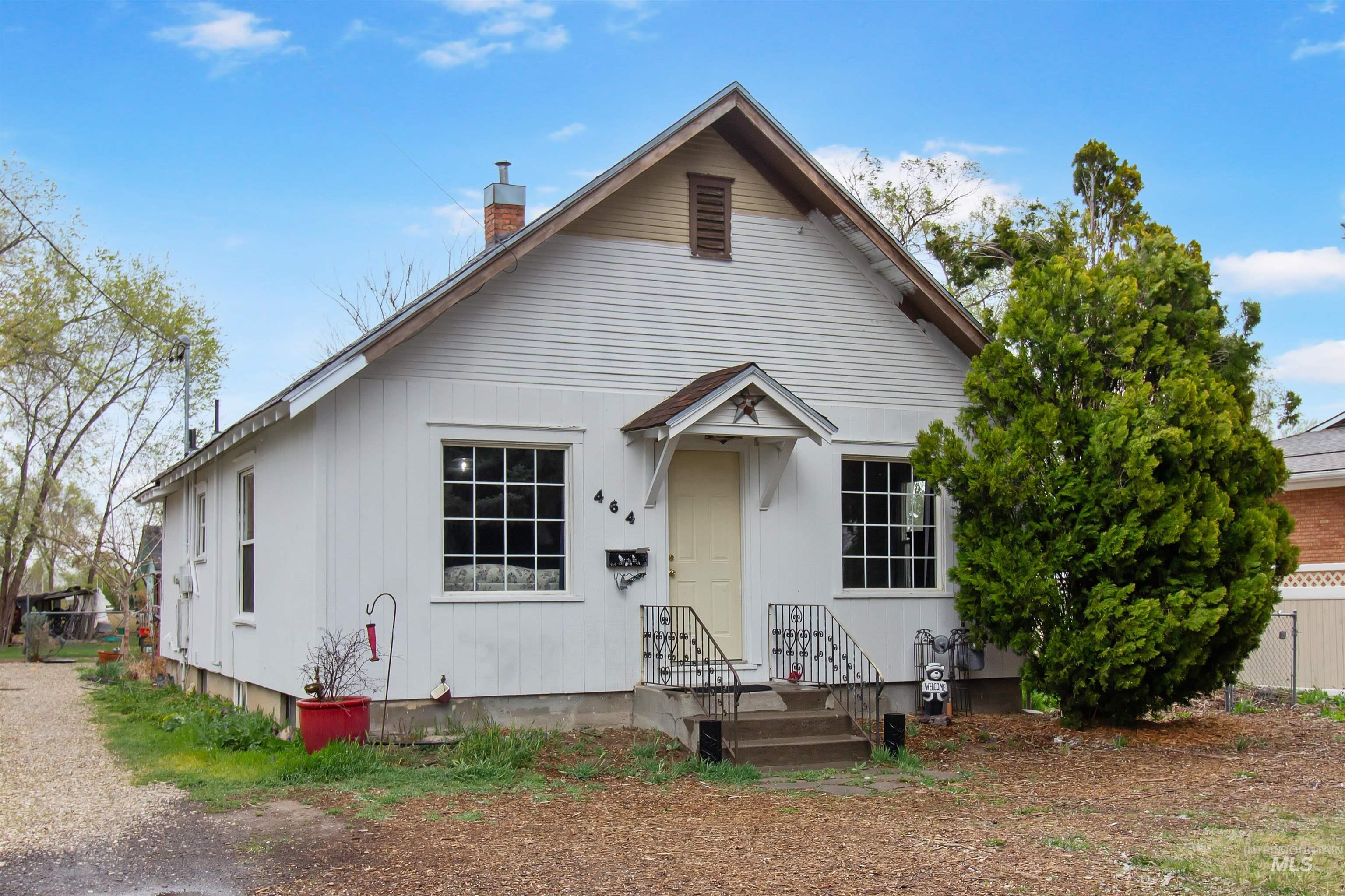 464 Heyburn Ave W, Twin Falls, Idaho 83301, 3 Bedrooms, 2 Bathrooms, Residential For Sale, Price $299,000,MLS 98980682