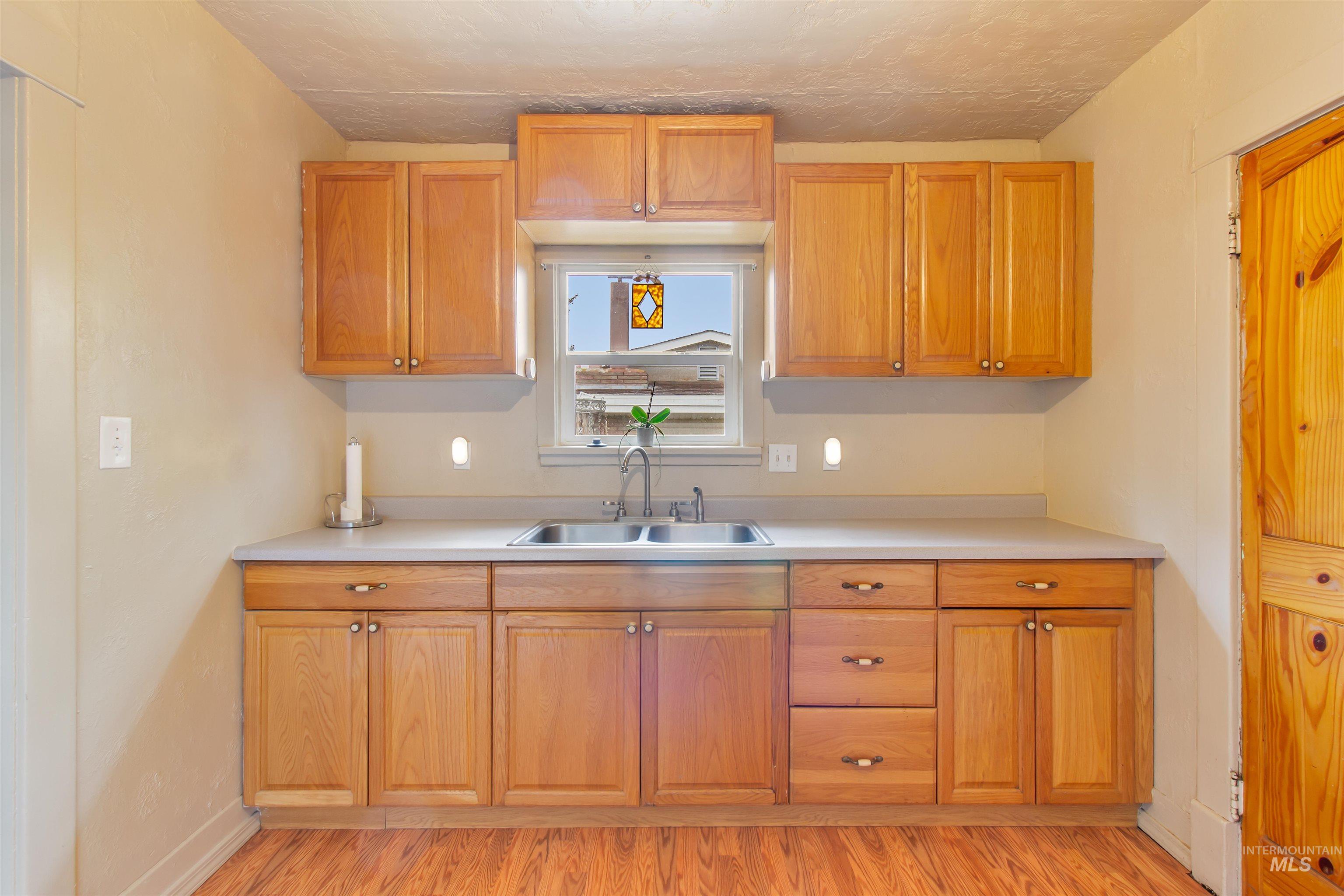 464 Heyburn Ave W, Twin Falls, Idaho 83301, 3 Bedrooms, 2 Bathrooms, Residential For Sale, Price $299,000,MLS 98980682