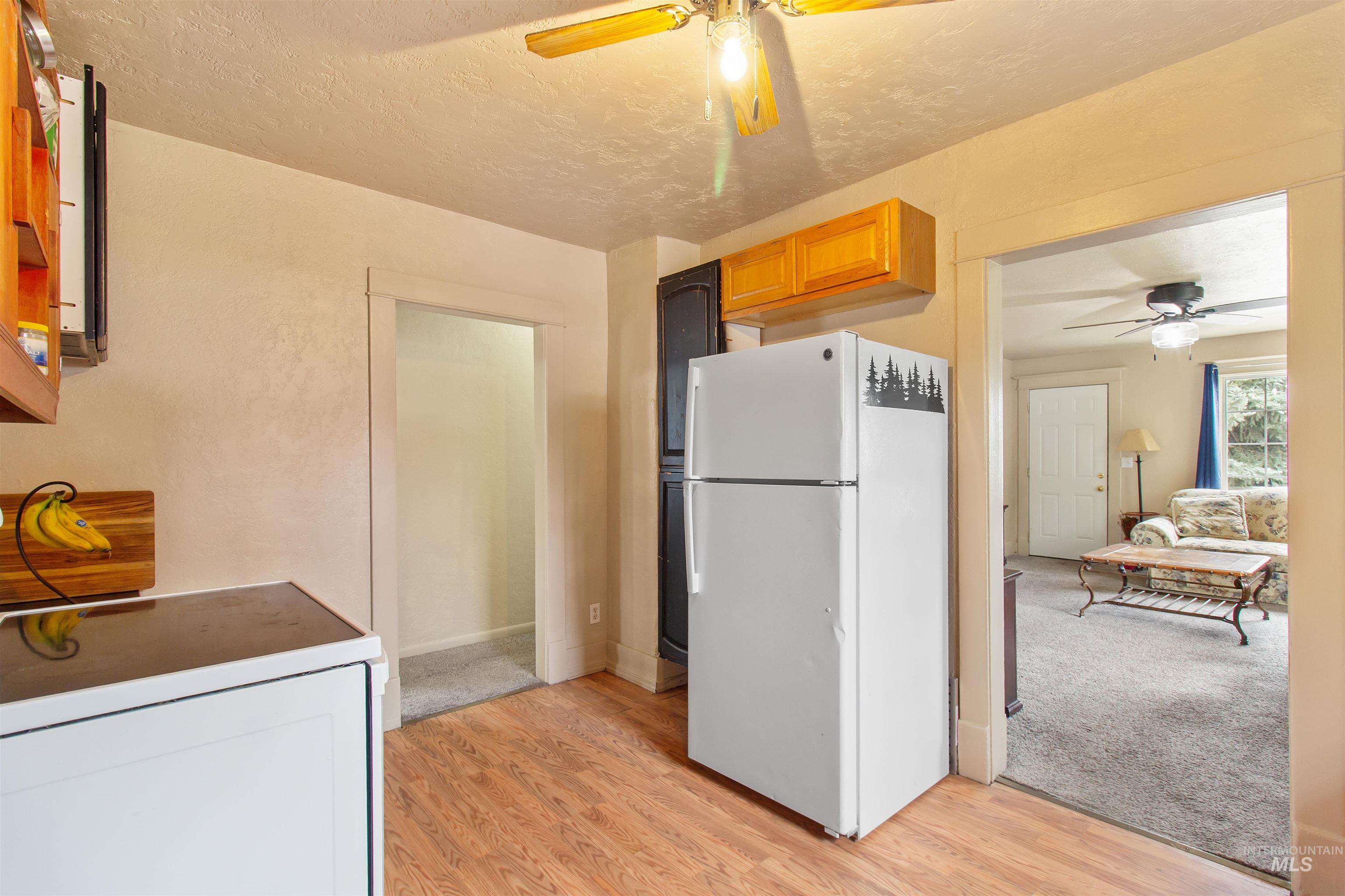 464 Heyburn Ave W, Twin Falls, Idaho 83301, 3 Bedrooms, 2 Bathrooms, Residential For Sale, Price $299,000,MLS 98980682