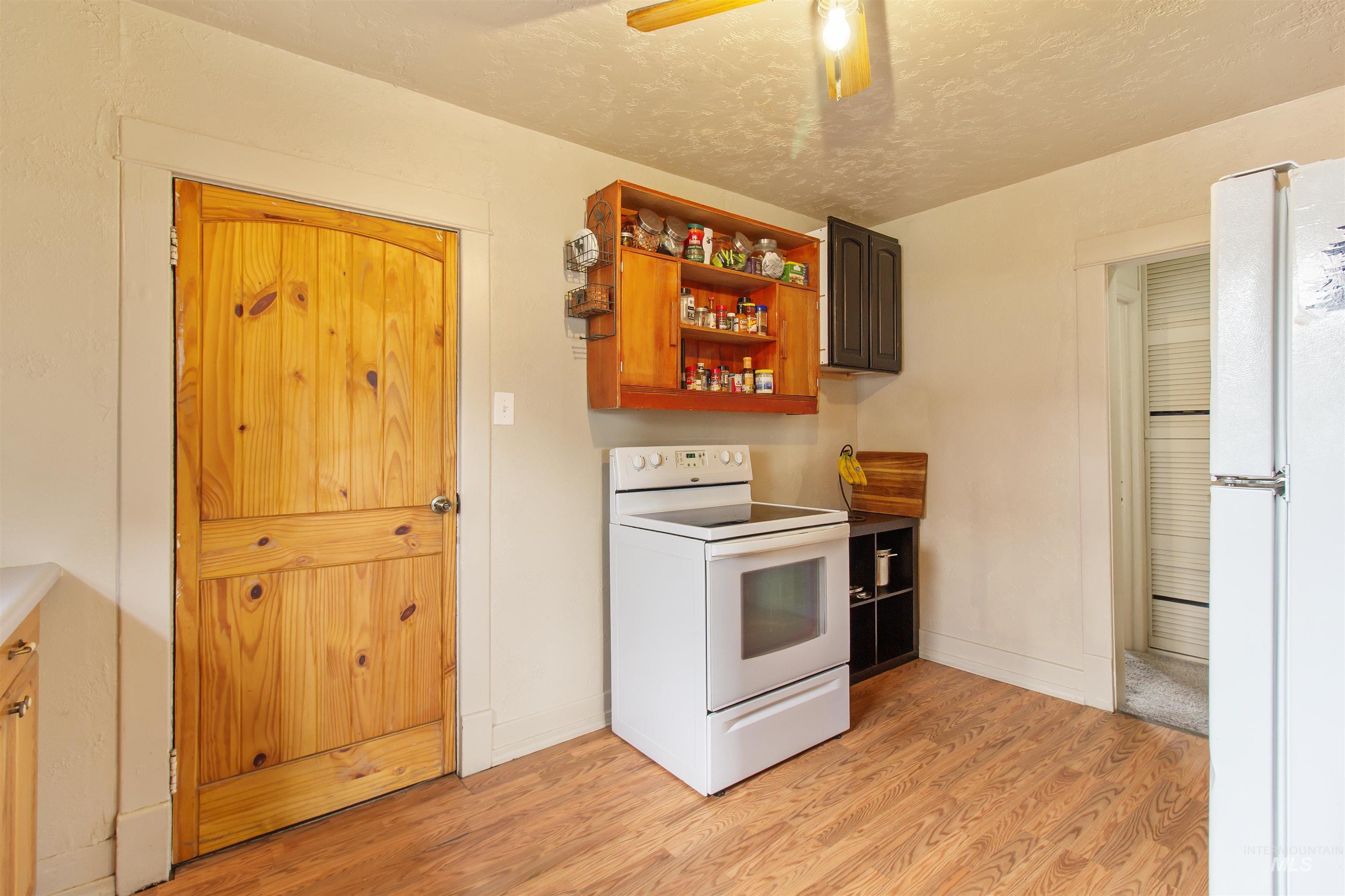 464 Heyburn Ave W, Twin Falls, Idaho 83301, 3 Bedrooms, 2 Bathrooms, Residential For Sale, Price $299,000,MLS 98980682