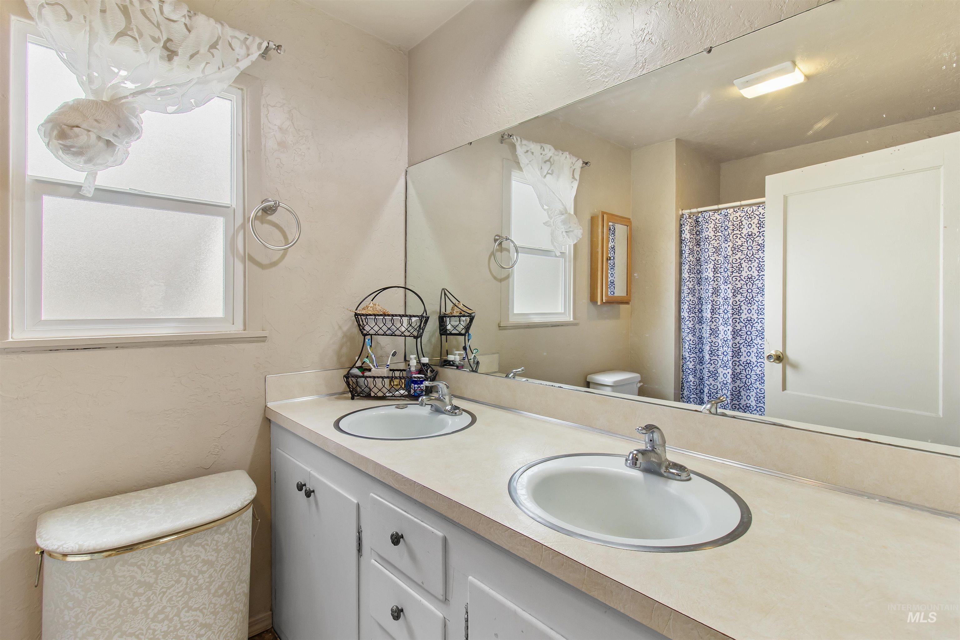 464 Heyburn Ave W, Twin Falls, Idaho 83301, 3 Bedrooms, 2 Bathrooms, Residential For Sale, Price $299,000,MLS 98980682