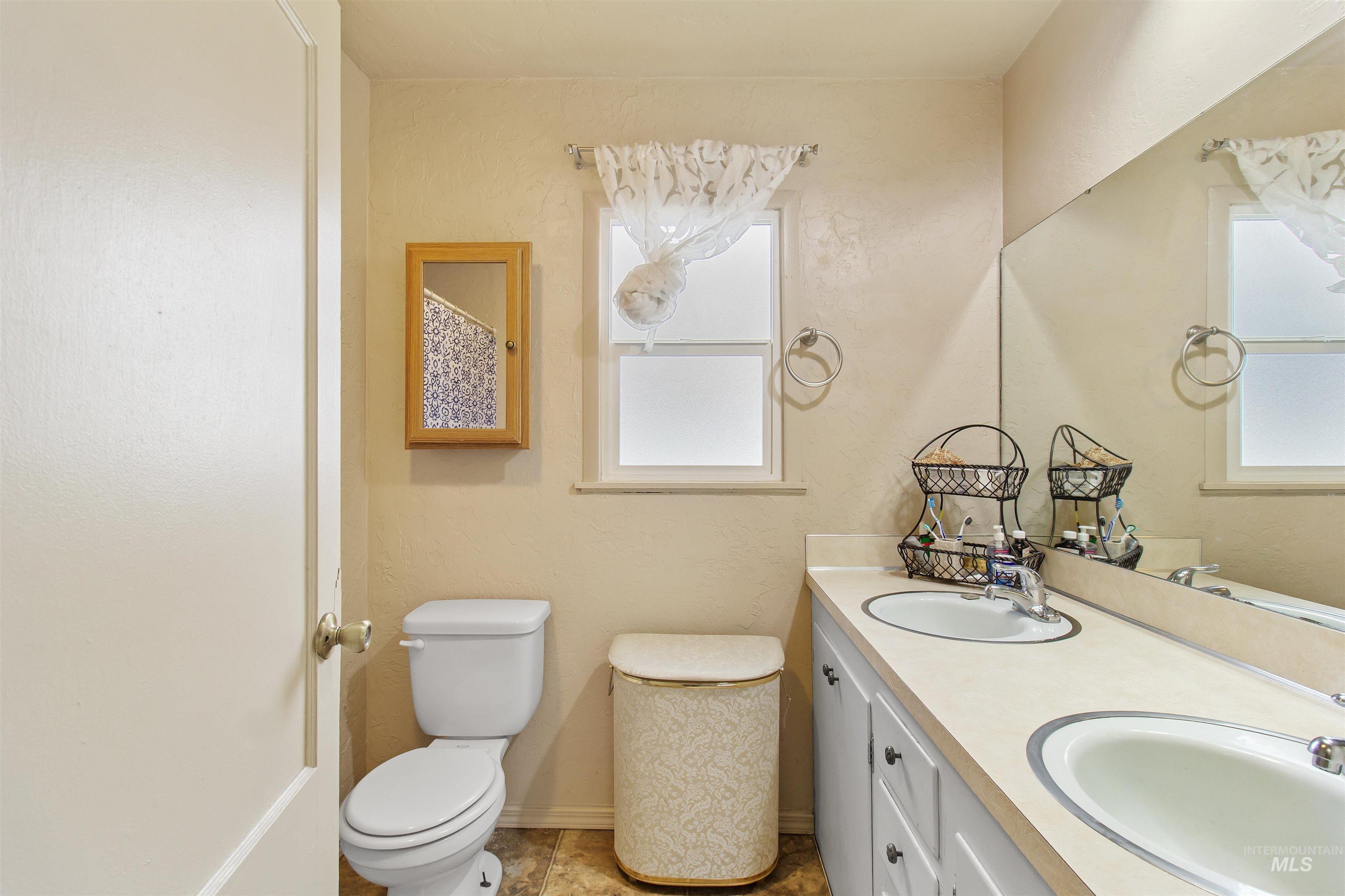 464 Heyburn Ave W, Twin Falls, Idaho 83301, 3 Bedrooms, 2 Bathrooms, Residential For Sale, Price $299,000,MLS 98980682