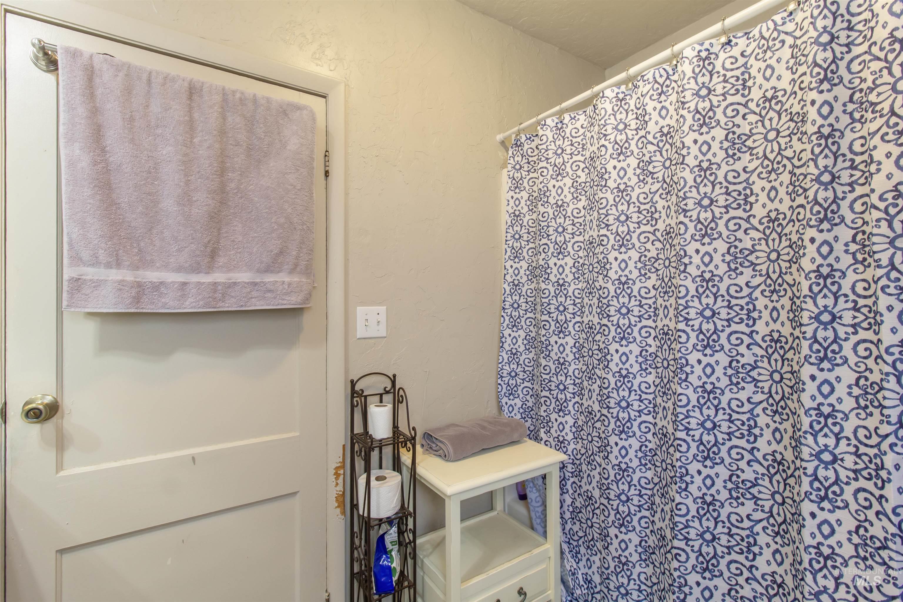 464 Heyburn Ave W, Twin Falls, Idaho 83301, 3 Bedrooms, 2 Bathrooms, Residential For Sale, Price $299,000,MLS 98980682