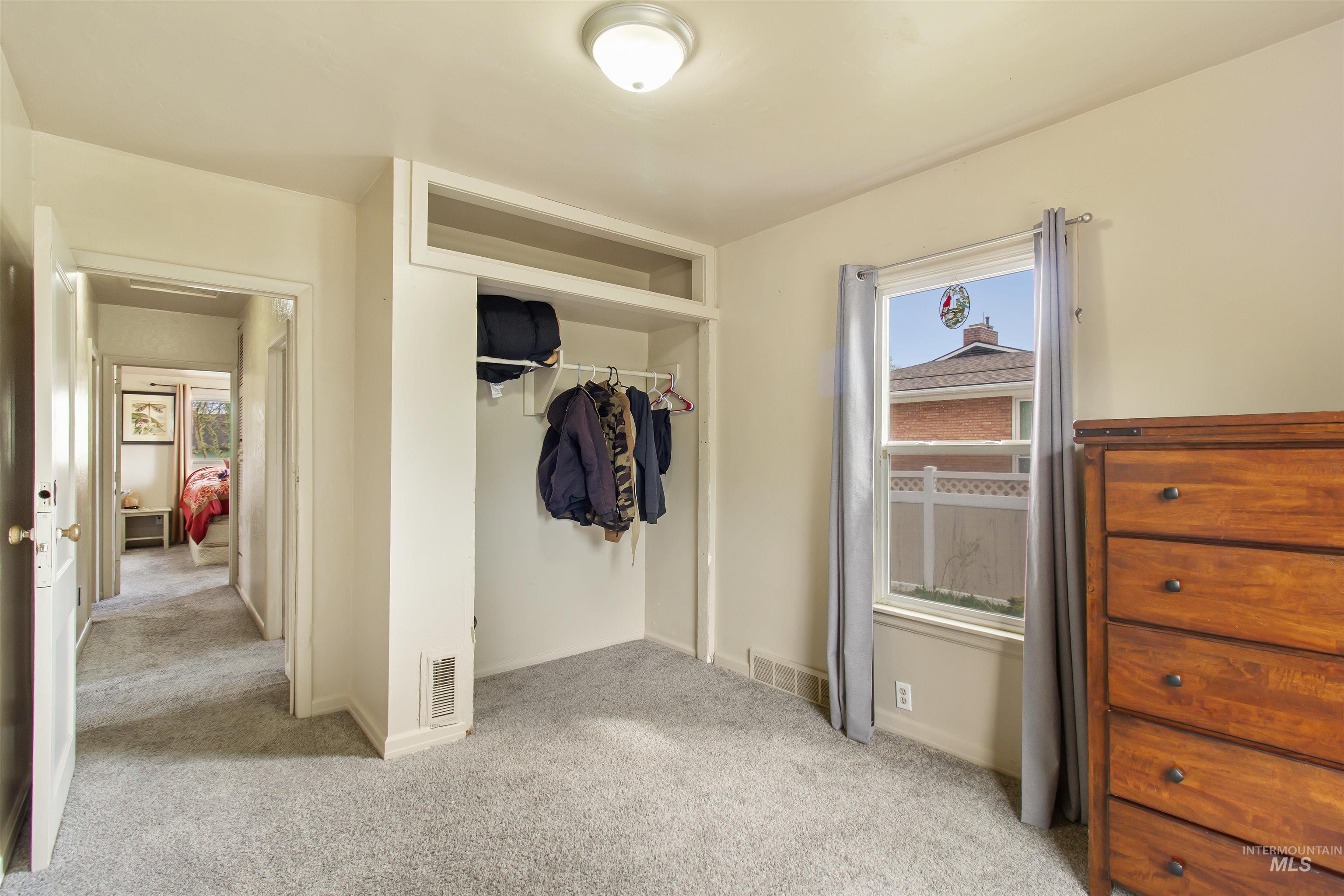 464 Heyburn Ave W, Twin Falls, Idaho 83301, 3 Bedrooms, 2 Bathrooms, Residential For Sale, Price $299,000,MLS 98980682