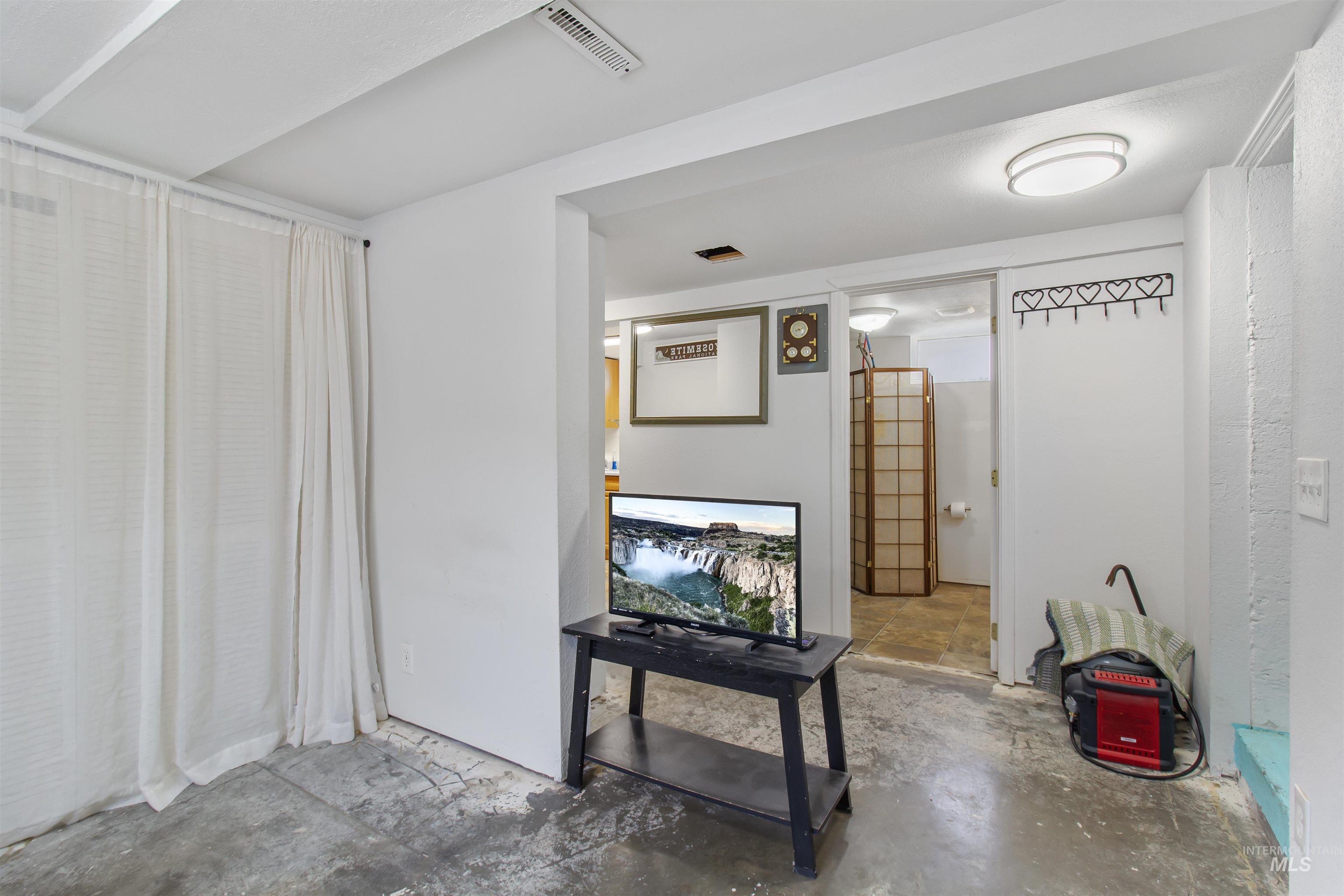 464 Heyburn Ave W, Twin Falls, Idaho 83301, 3 Bedrooms, 2 Bathrooms, Residential For Sale, Price $299,000,MLS 98980682