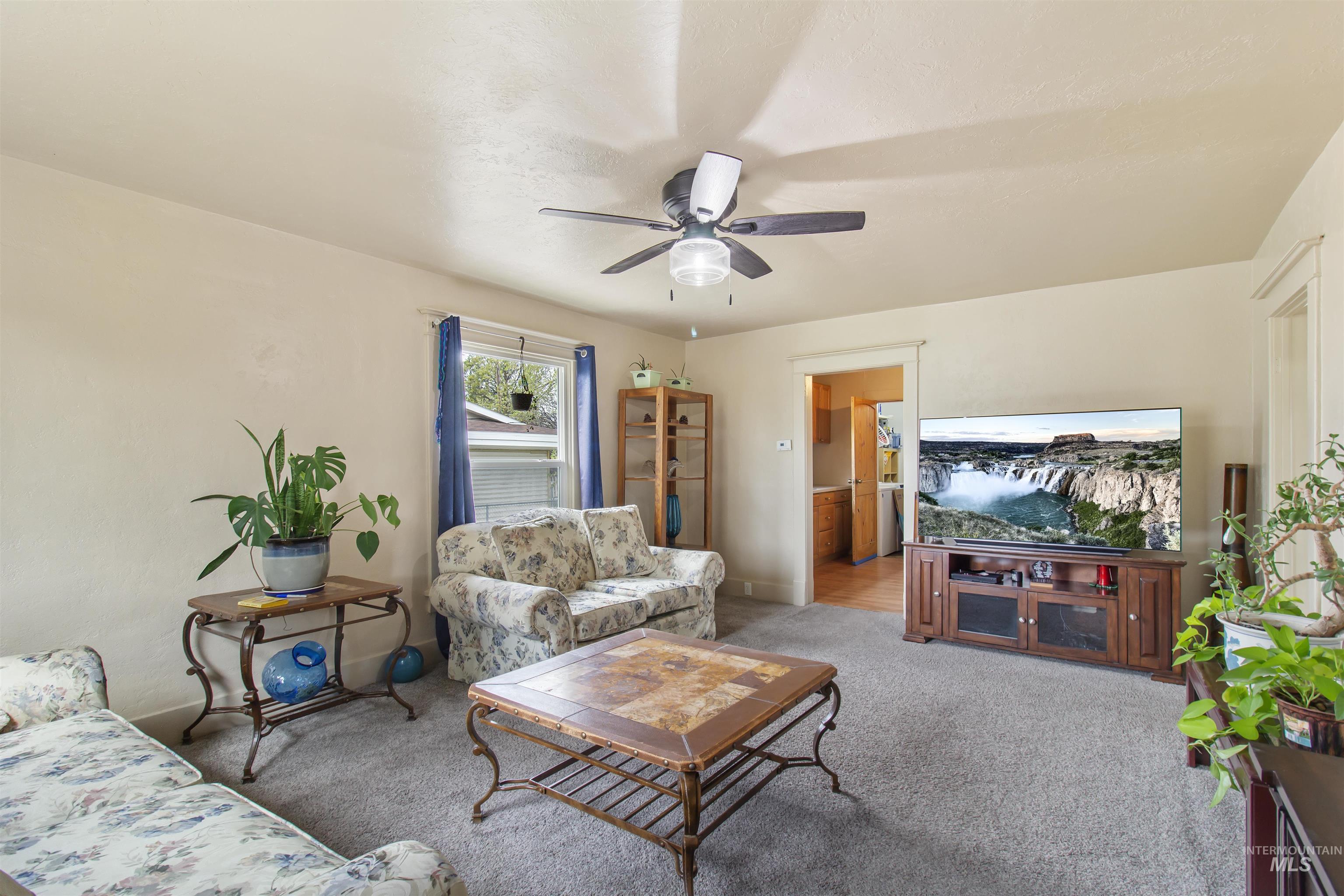 464 Heyburn Ave W, Twin Falls, Idaho 83301, 3 Bedrooms, 2 Bathrooms, Residential For Sale, Price $299,000,MLS 98980682