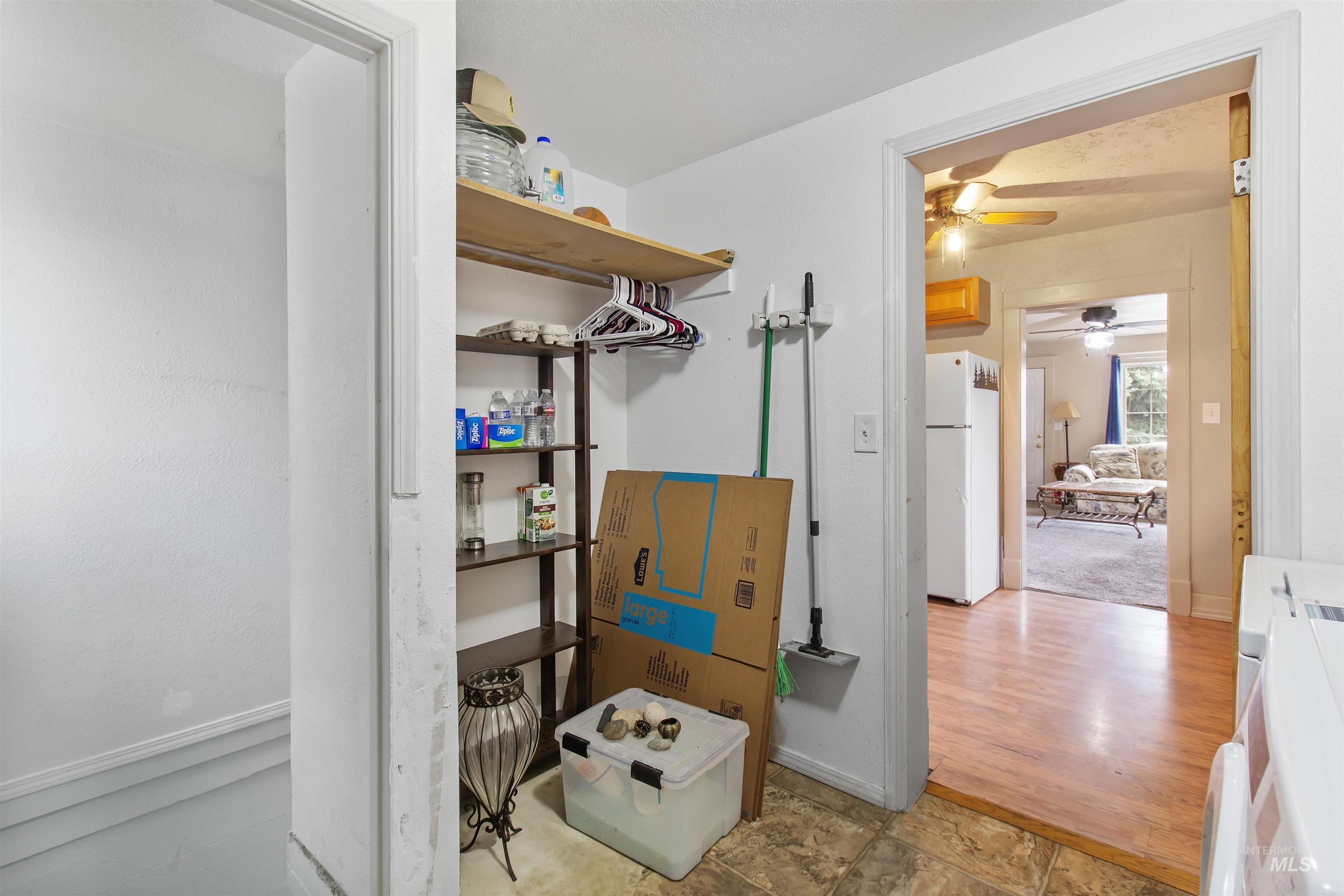 464 Heyburn Ave W, Twin Falls, Idaho 83301, 3 Bedrooms, 2 Bathrooms, Residential For Sale, Price $299,000,MLS 98980682