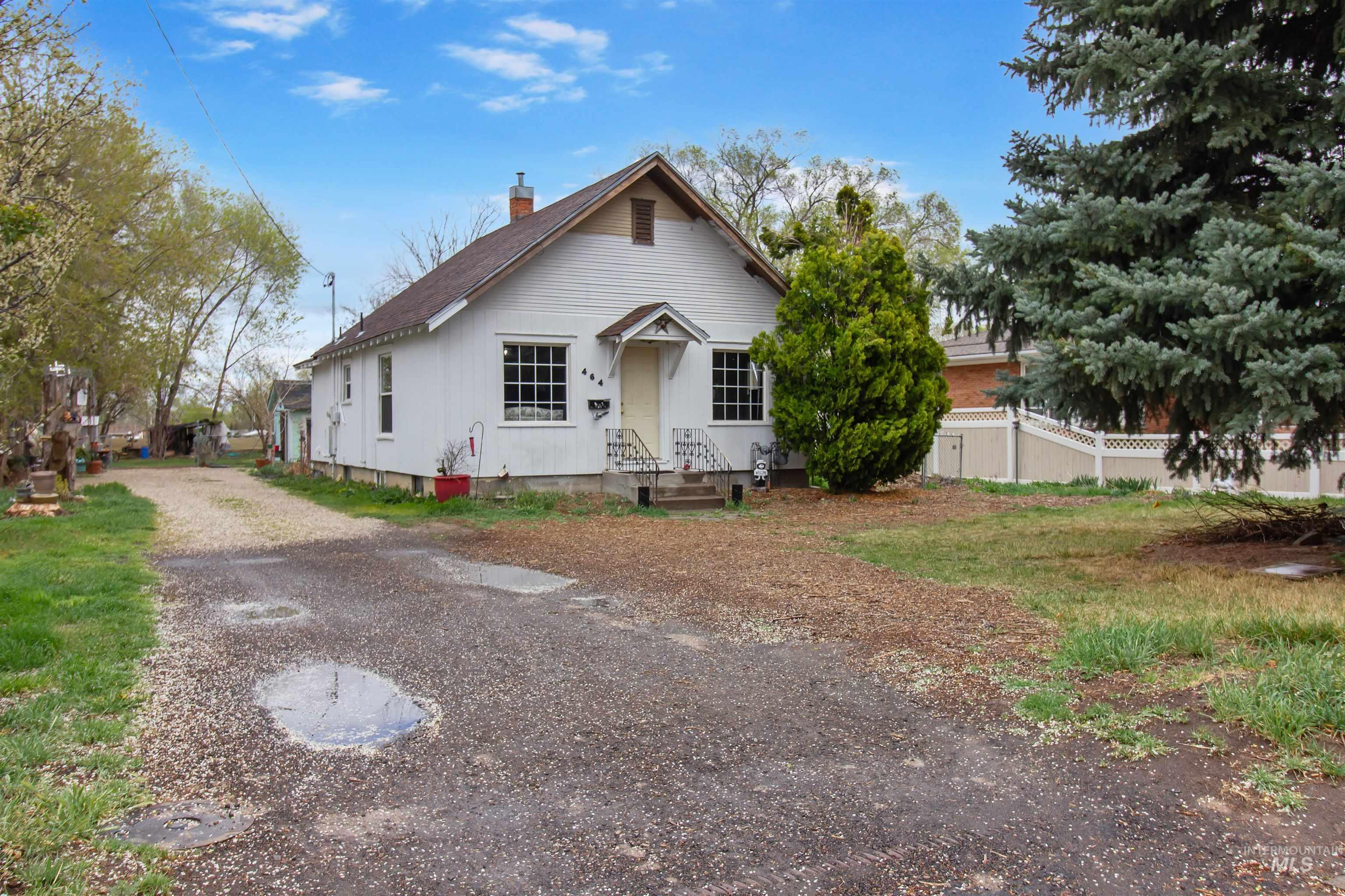 464 Heyburn Ave W, Twin Falls, Idaho 83301, 3 Bedrooms, 2 Bathrooms, Residential For Sale, Price $299,000,MLS 98980682