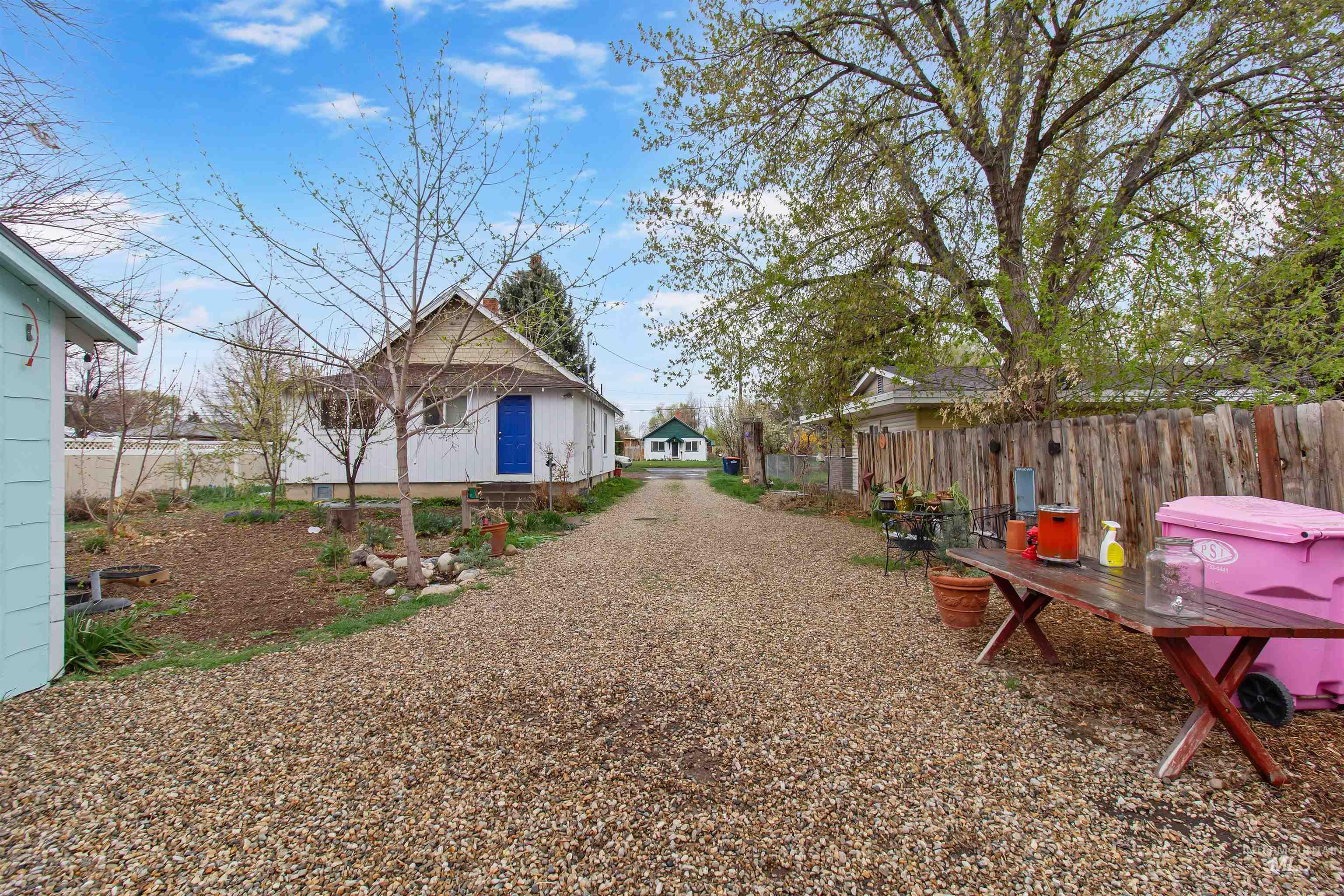 464 Heyburn Ave W, Twin Falls, Idaho 83301, 3 Bedrooms, 2 Bathrooms, Residential For Sale, Price $299,000,MLS 98980682