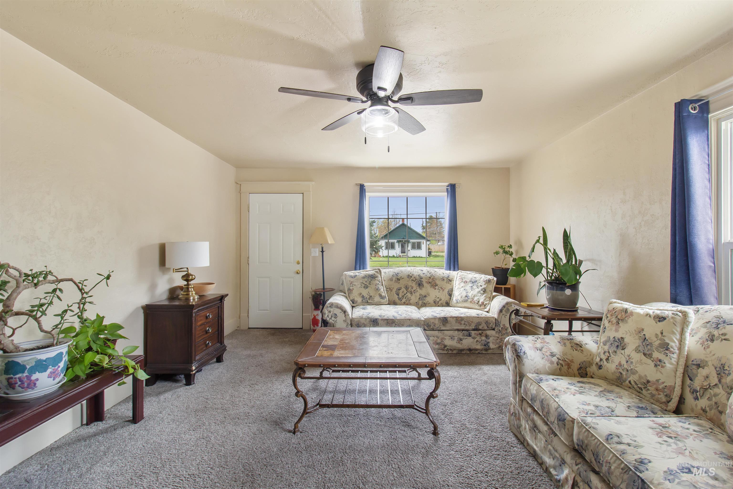 464 Heyburn Ave W, Twin Falls, Idaho 83301, 3 Bedrooms, 2 Bathrooms, Residential For Sale, Price $299,000,MLS 98980682