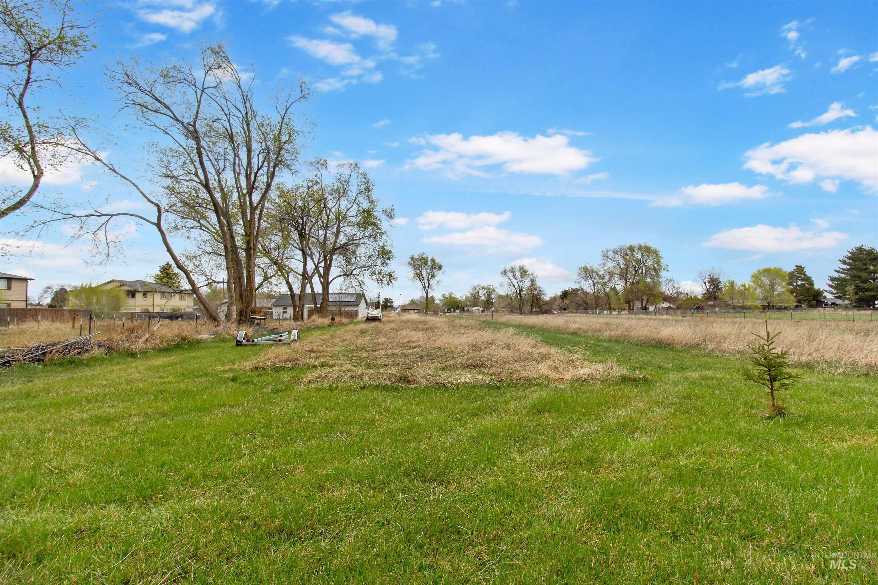 464 Heyburn Ave W, Twin Falls, Idaho 83301, 3 Bedrooms, 2 Bathrooms, Residential For Sale, Price $299,000,MLS 98980682