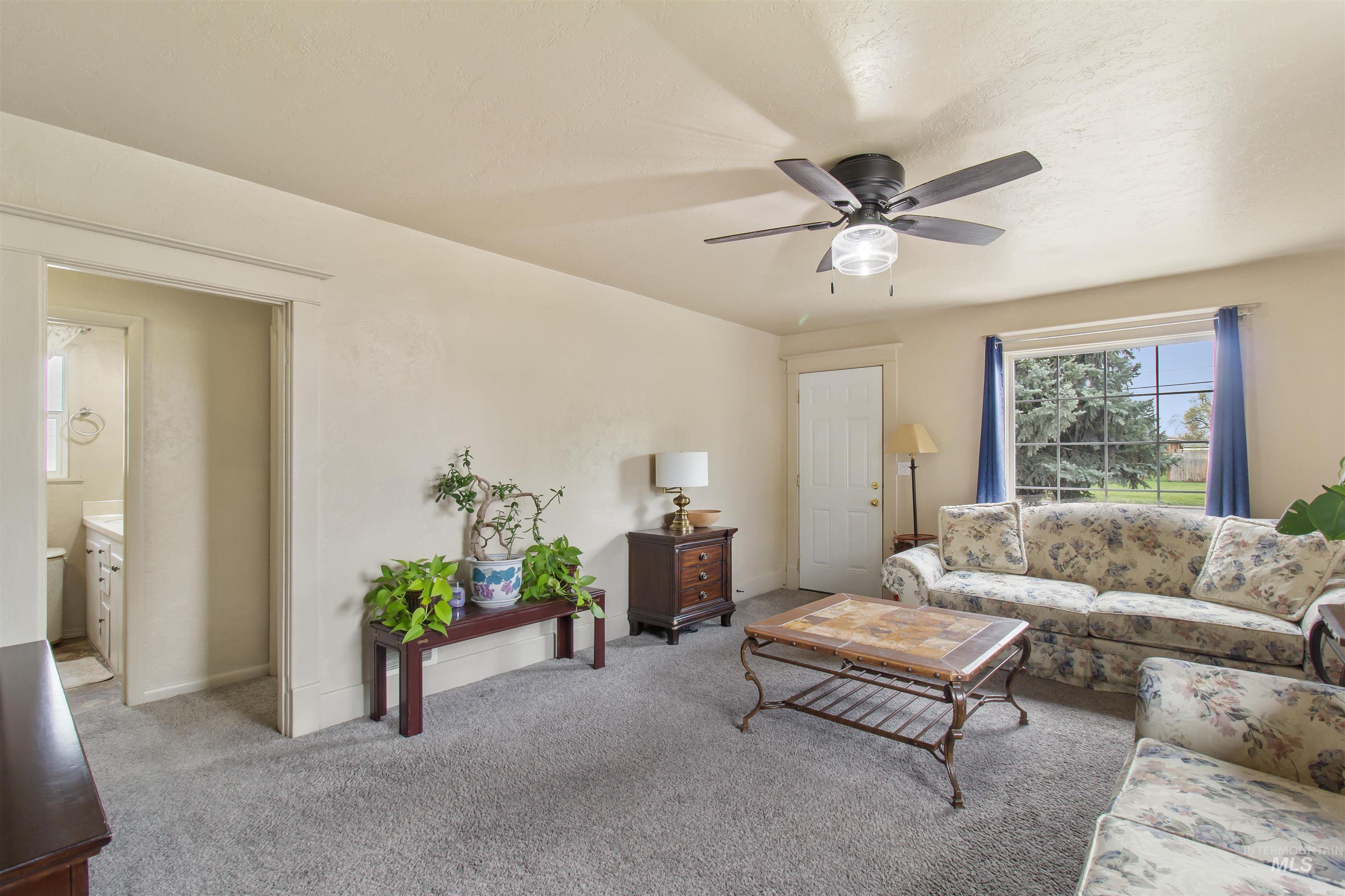 464 Heyburn Ave W, Twin Falls, Idaho 83301, 3 Bedrooms, 2 Bathrooms, Residential For Sale, Price $299,000,MLS 98980682