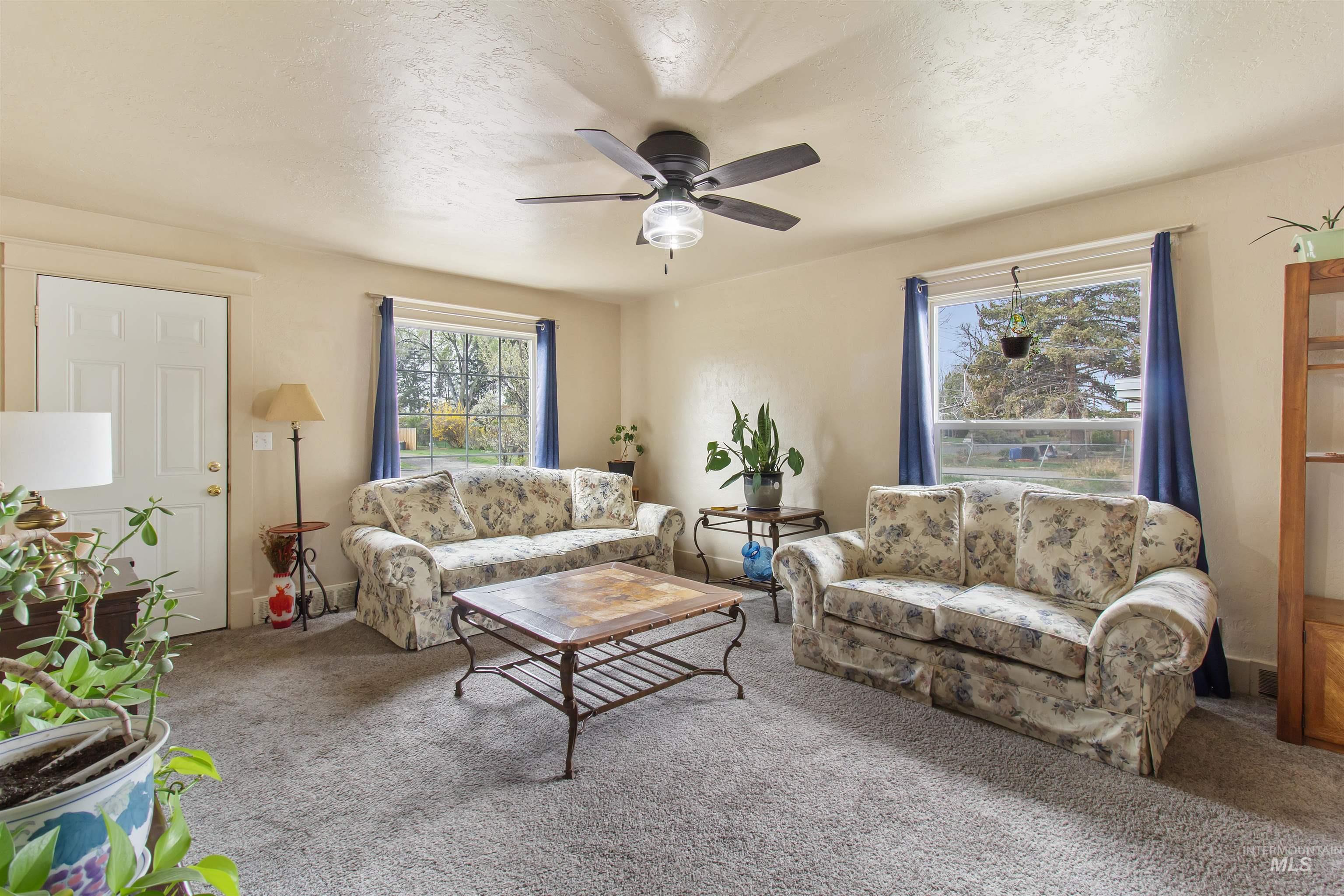 464 Heyburn Ave W, Twin Falls, Idaho 83301, 3 Bedrooms, 2 Bathrooms, Residential For Sale, Price $299,000,MLS 98980682