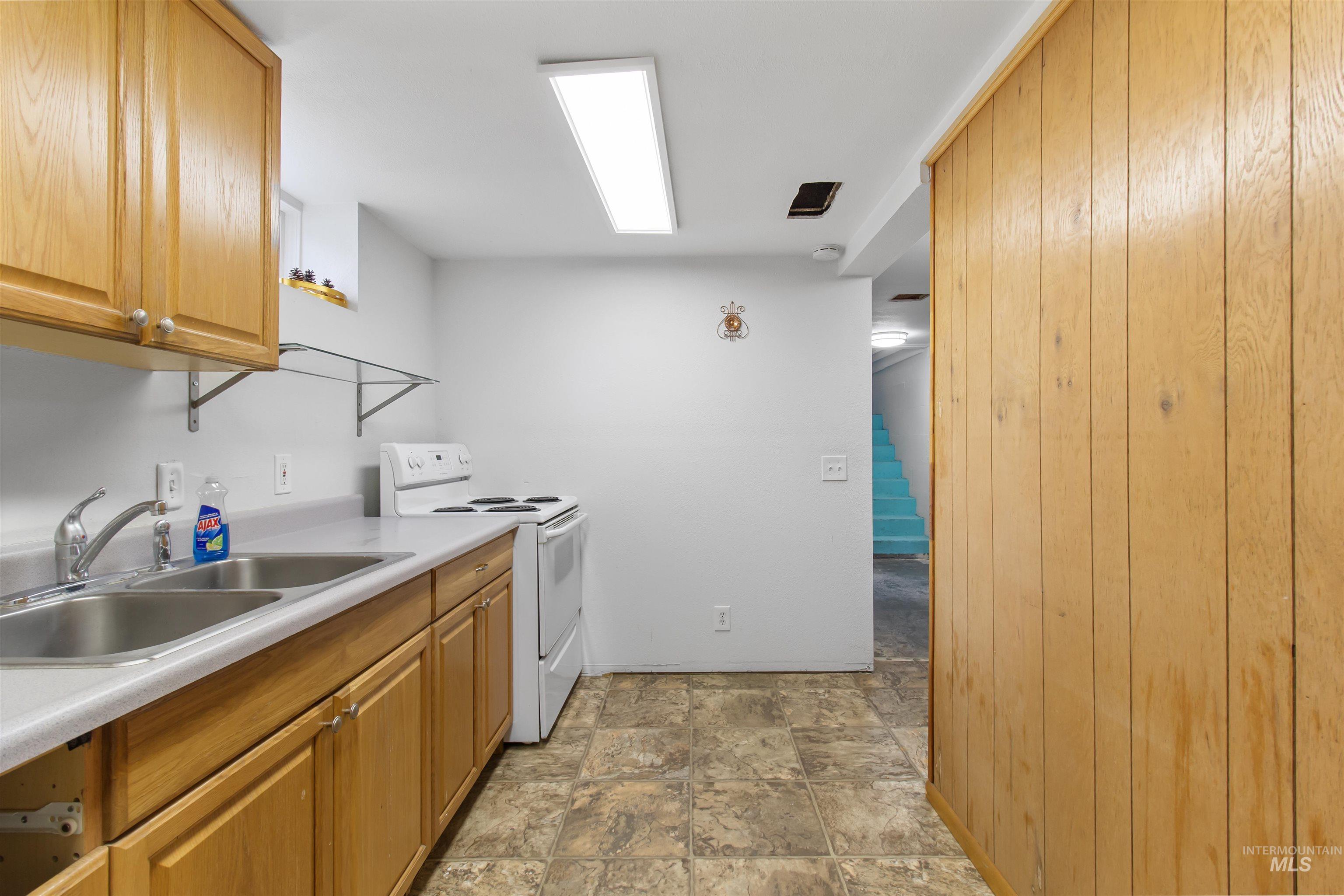 464 Heyburn Ave W, Twin Falls, Idaho 83301, 3 Bedrooms, 2 Bathrooms, Residential For Sale, Price $299,000,MLS 98980682