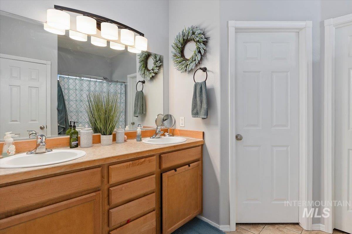 3702 N 2481 E, Twin Falls, Idaho 83301, 5 Bedrooms, 3 Bathrooms, Residential For Sale, Price $649,900,MLS 98980689