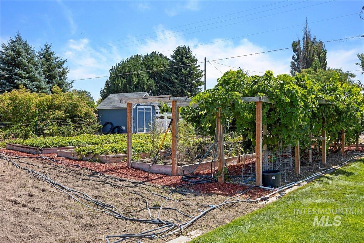 3702 N 2481 E, Twin Falls, Idaho 83301, 5 Bedrooms, 3 Bathrooms, Residential For Sale, Price $649,900,MLS 98980689