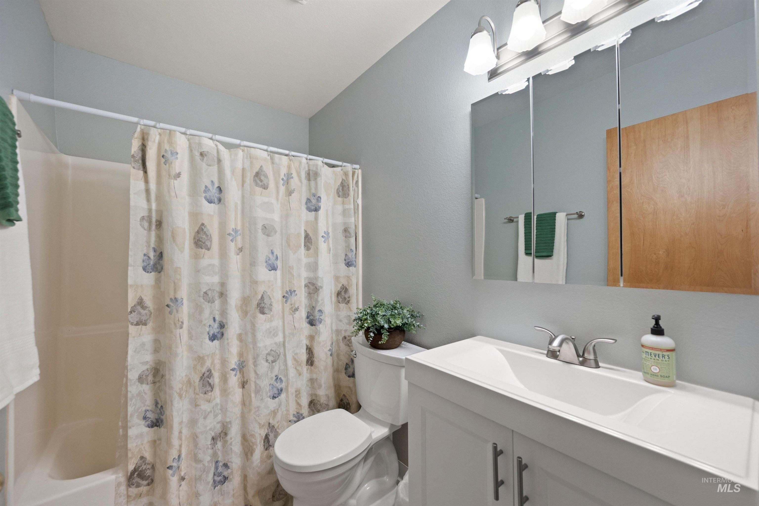 2230 S Sumac Street, Boise, Idaho 83706, 3 Bedrooms, 3 Bathrooms, Residential For Sale, Price $564,900, 98980694