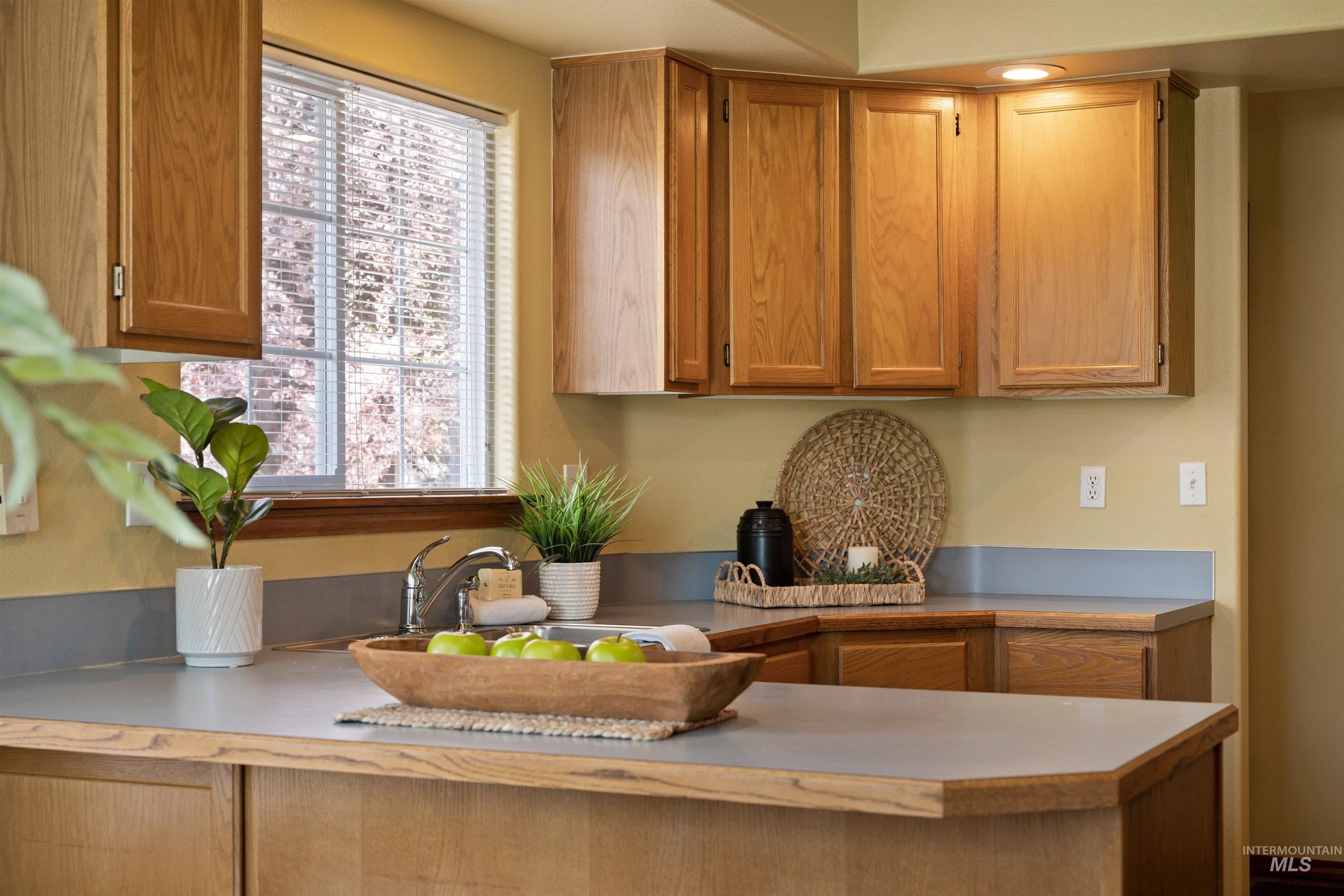 2230 S Sumac Street, Boise, Idaho 83706, 3 Bedrooms, 3 Bathrooms, Residential For Sale, Price $564,900, 98980694