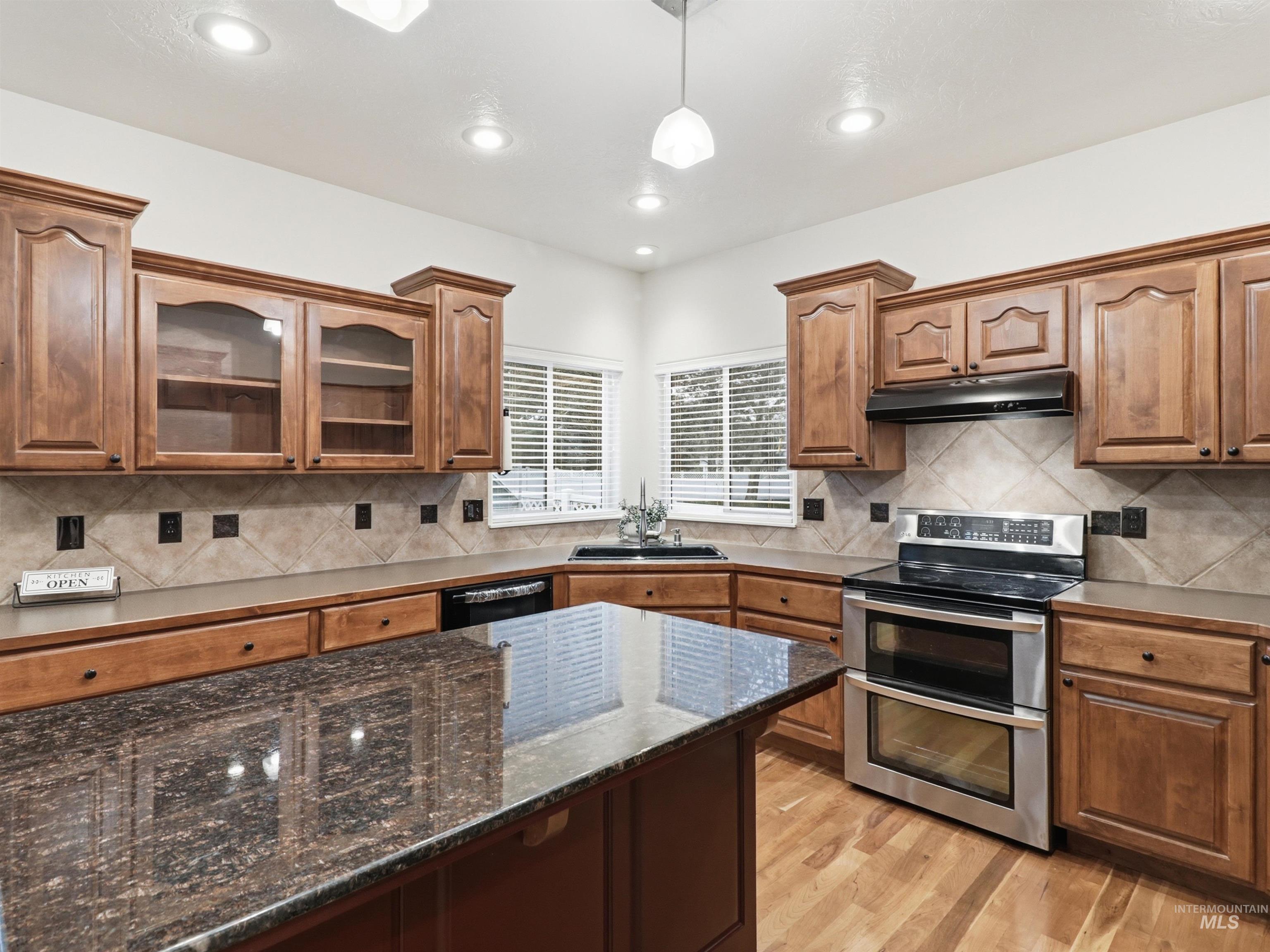 2291 W Windchime Dr, Meridian, Idaho 83642, 5 Bedrooms, 4 Bathrooms, Residential For Sale, Price $789,000,MLS 98980698