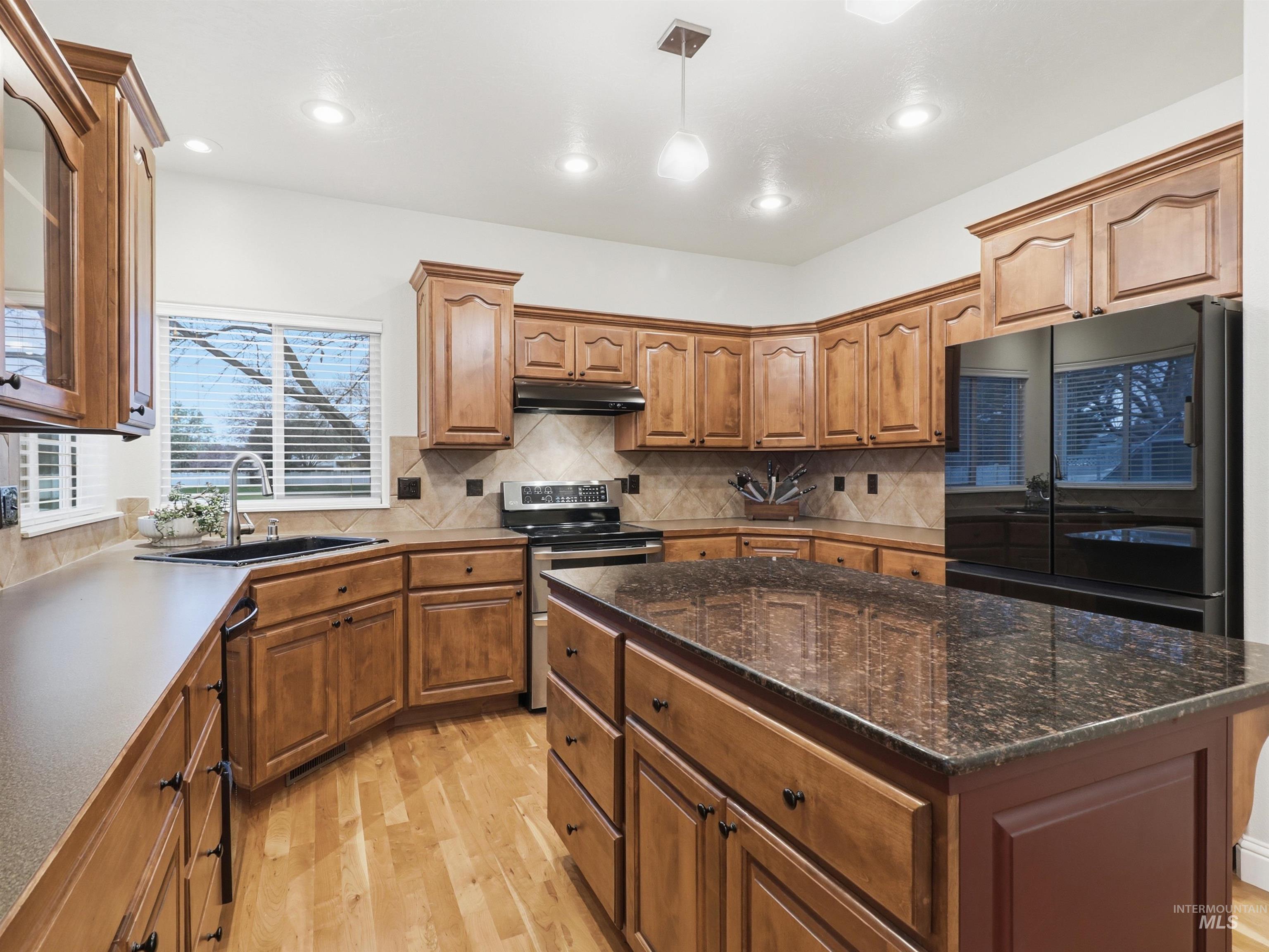 2291 W Windchime Dr, Meridian, Idaho 83642, 5 Bedrooms, 4 Bathrooms, Residential For Sale, Price $789,000,MLS 98980698