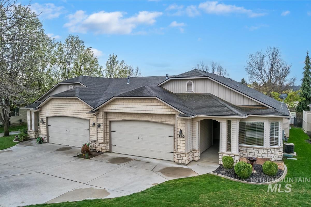 356 S Golden Eagle Lane, Eagle, Idaho 83616, 3 Bedrooms, 2 Bathrooms, Residential For Sale, Price $465,000,MLS 98980708