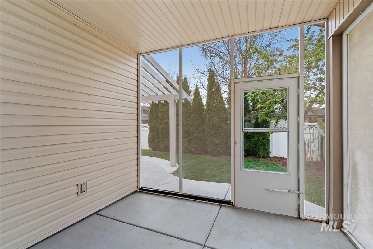 356 S Golden Eagle Lane, Eagle, Idaho 83616, 3 Bedrooms, 2 Bathrooms, Residential For Sale, Price $465,000,MLS 98980708