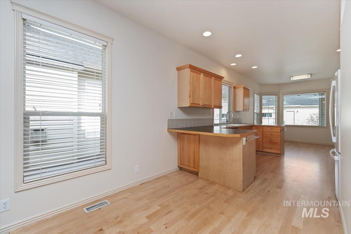 356 S Golden Eagle Lane, Eagle, Idaho 83616, 3 Bedrooms, 2 Bathrooms, Residential For Sale, Price $465,000,MLS 98980708